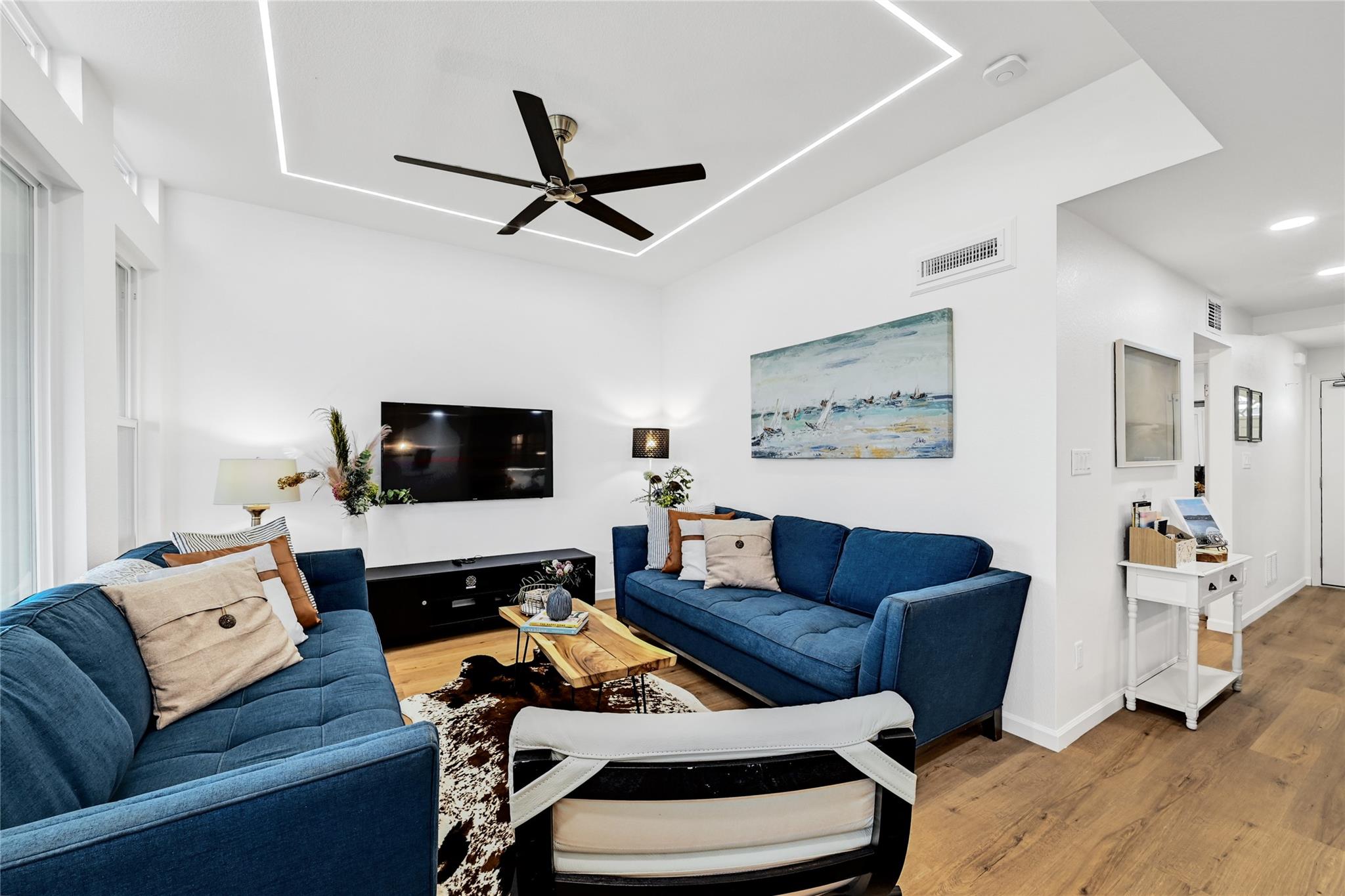 225 Comanche Ln, Point Venture, TX 78645