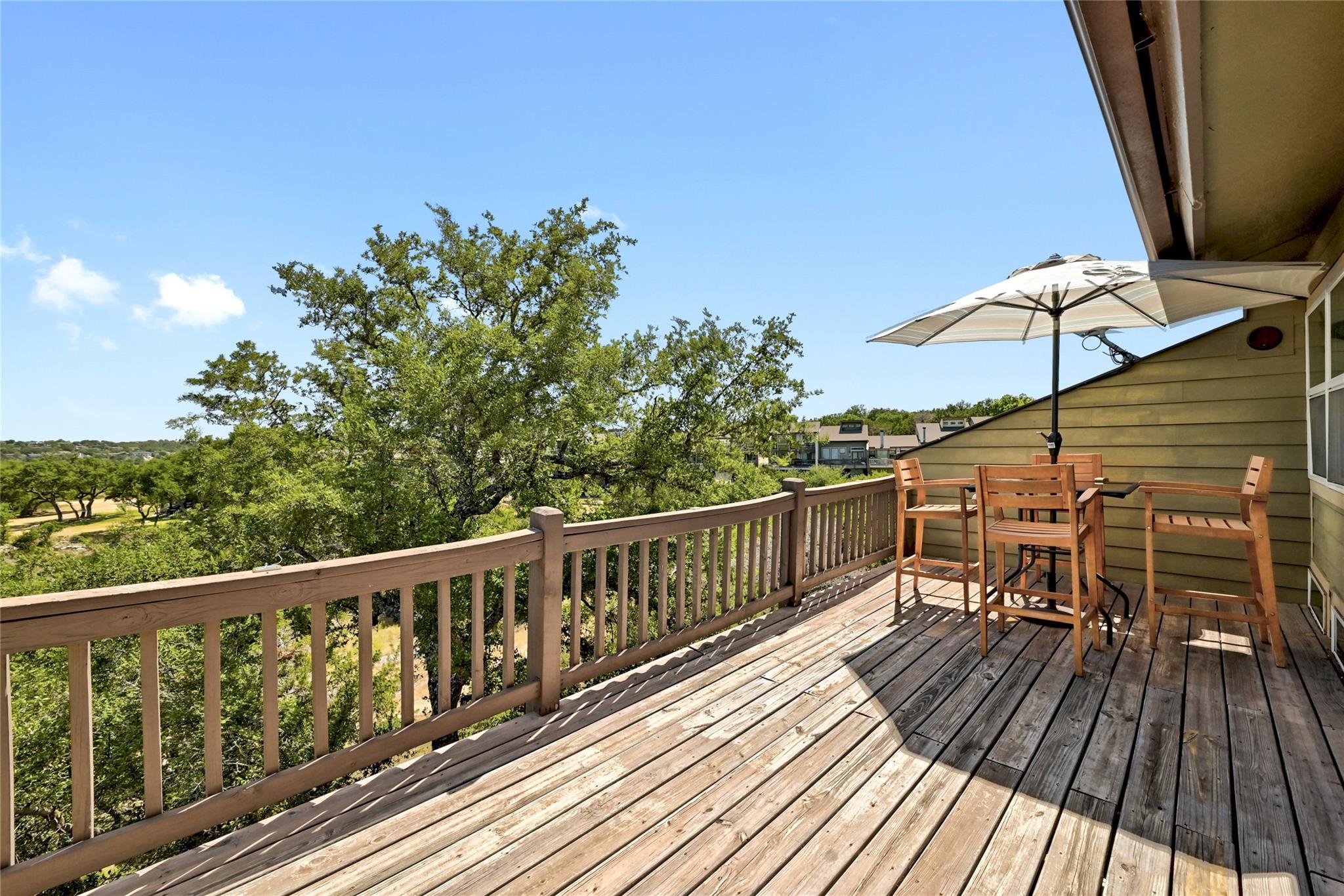 225 Comanche Ln, Point Venture, TX 78645