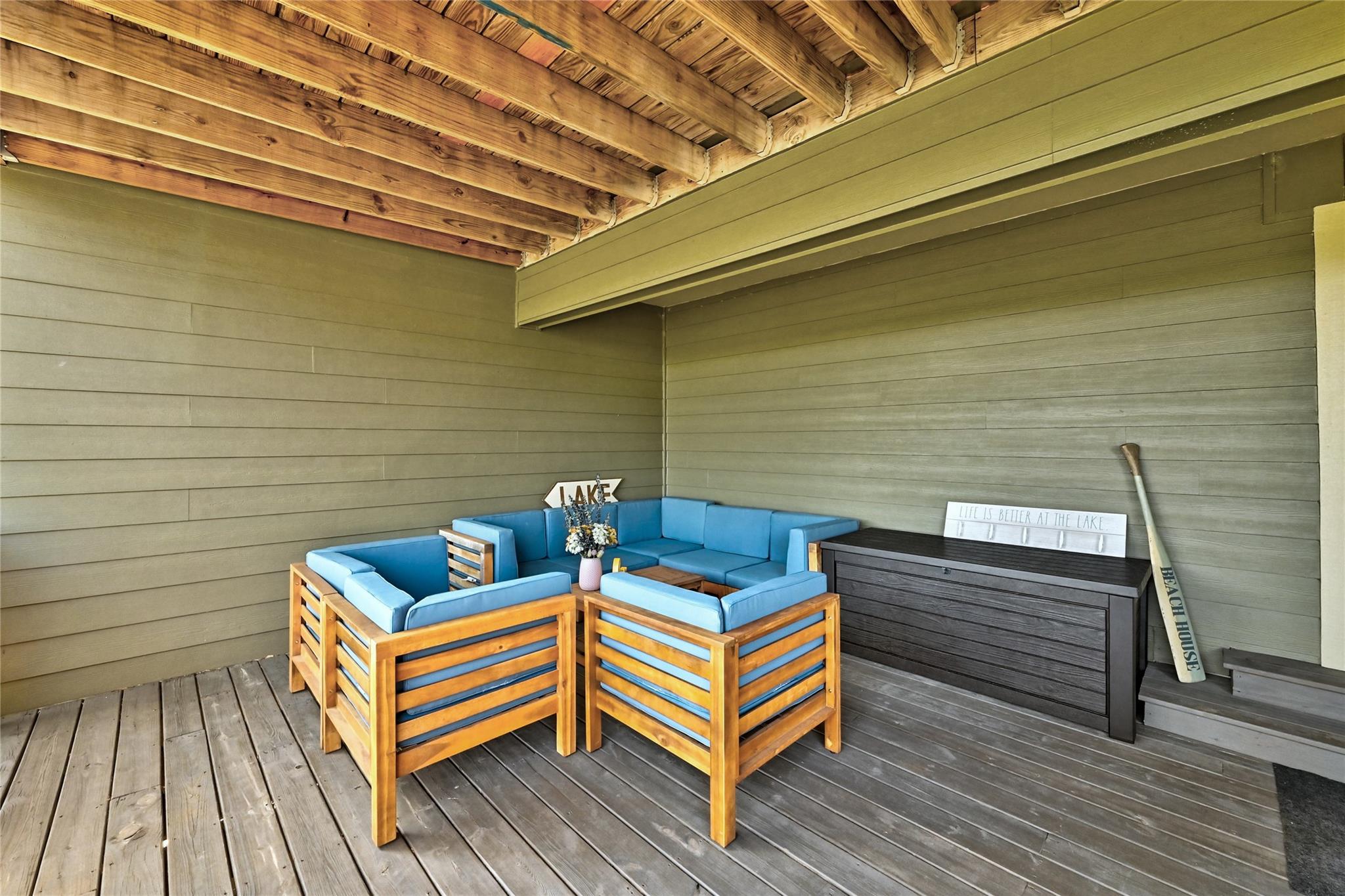 225 Comanche Ln, Point Venture, TX 78645