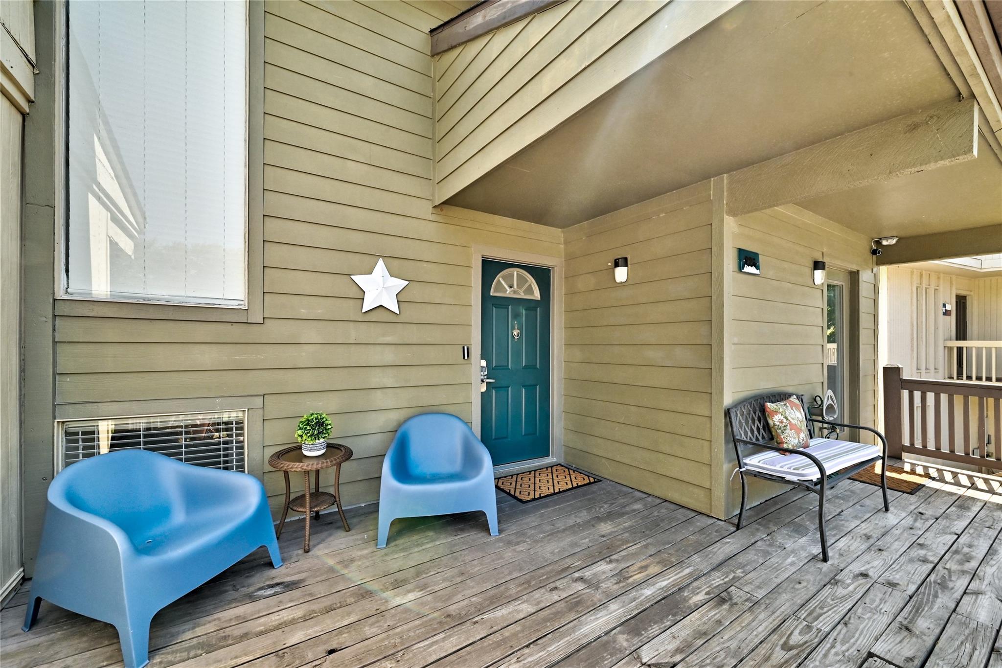 225 Comanche Ln, Point Venture, TX 78645