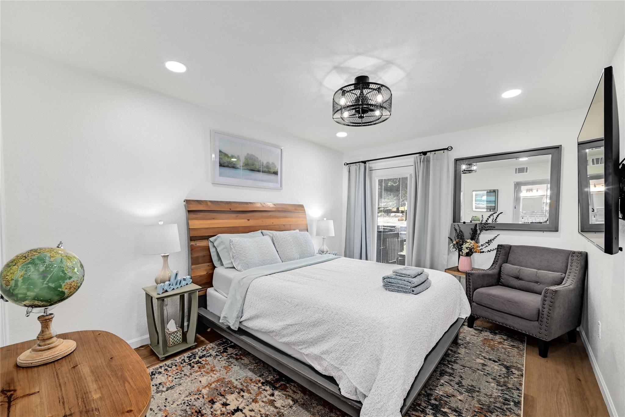 225 Comanche Ln, Point Venture, TX 78645