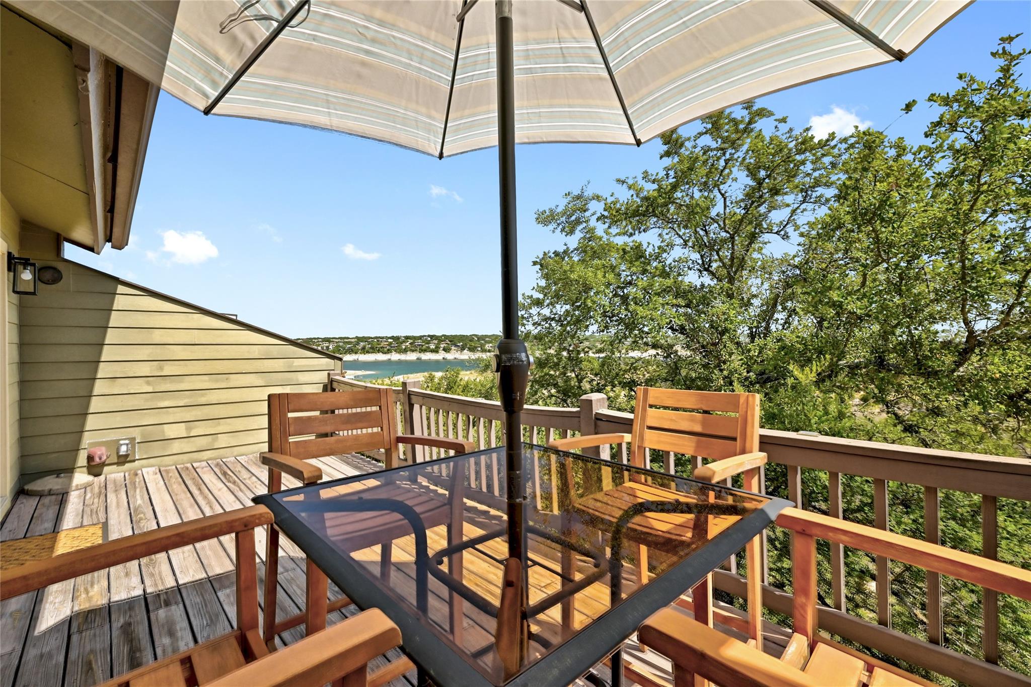 225 Comanche Ln, Point Venture, TX 78645