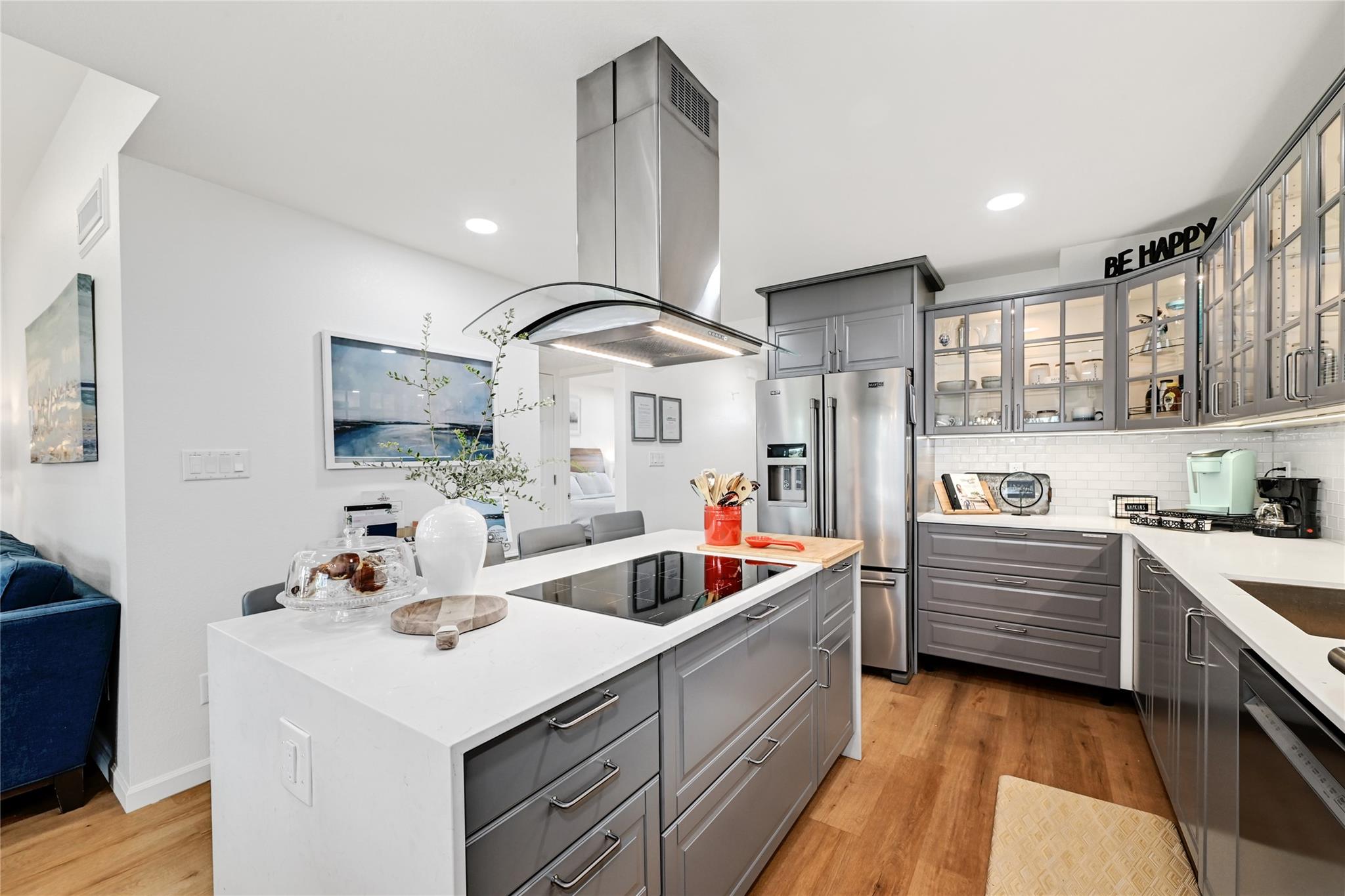 225 Comanche Ln, Point Venture, TX 78645