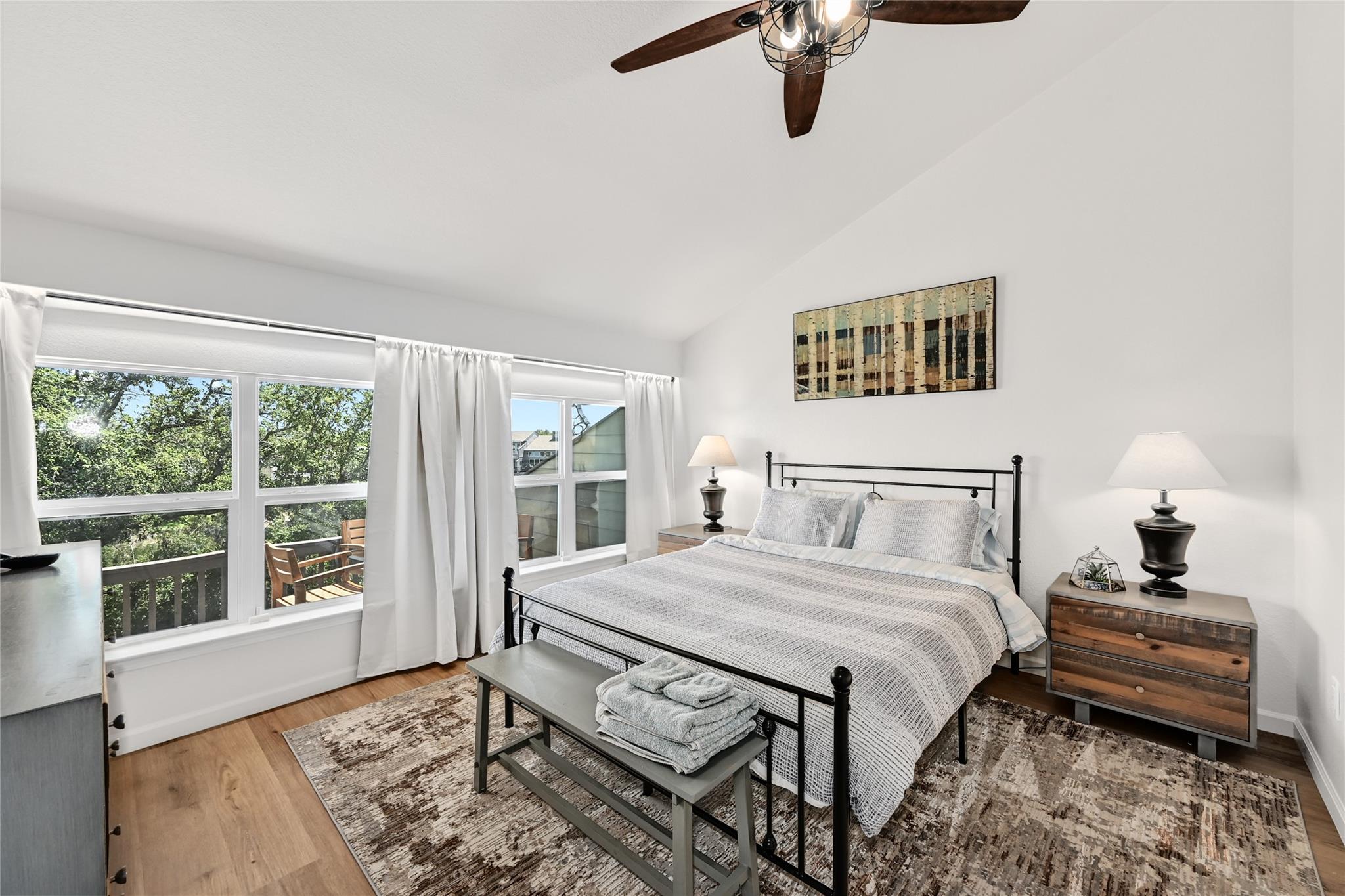 225 Comanche Ln, Point Venture, TX 78645