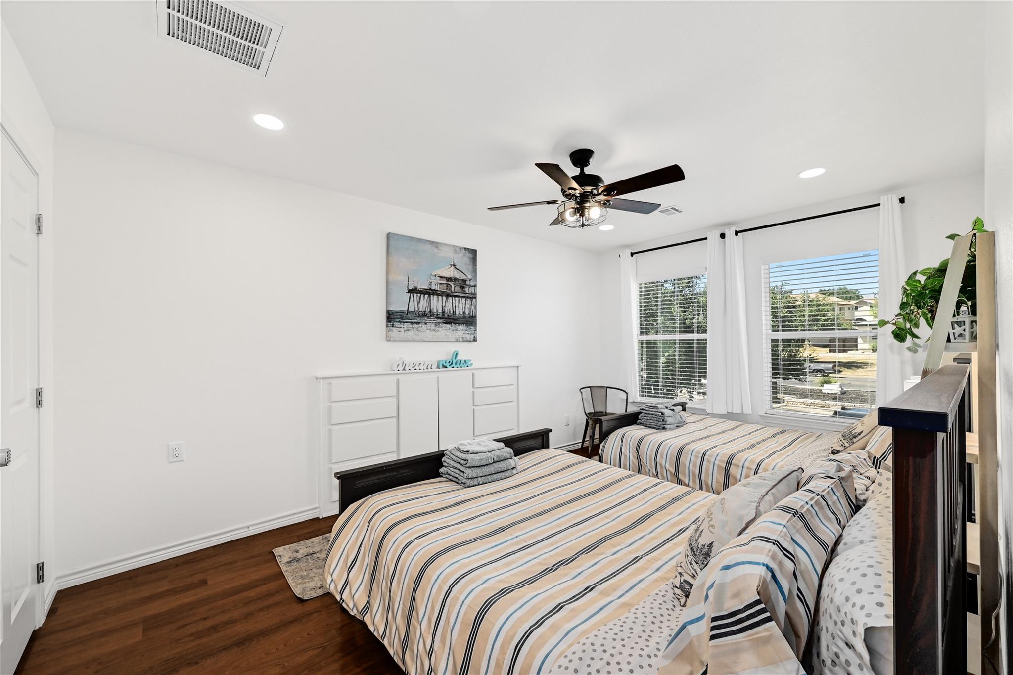 225 Comanche Ln, Point Venture, TX 78645