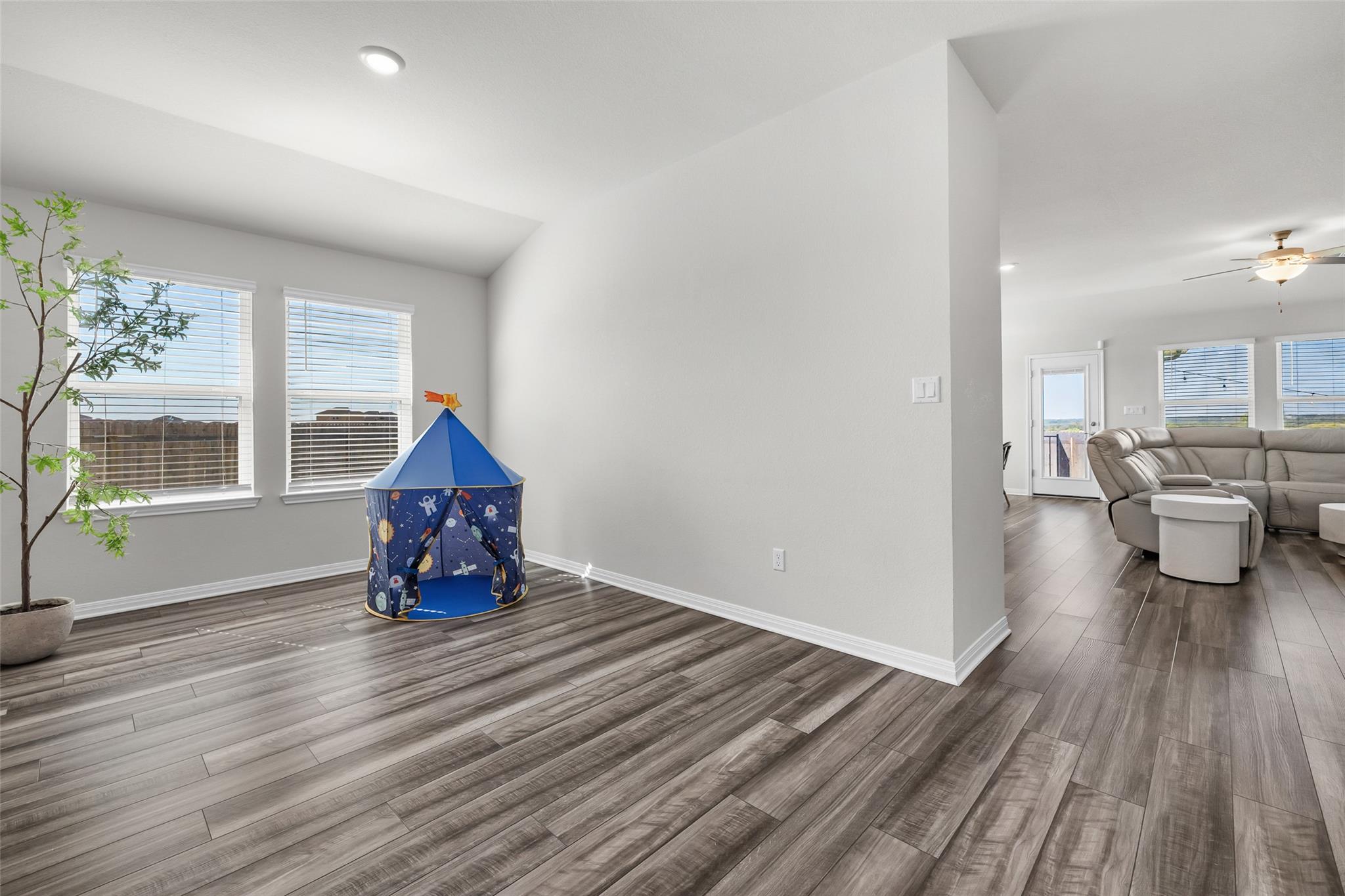 101 Skyview Farm Ln, Liberty Hill, TX 78642