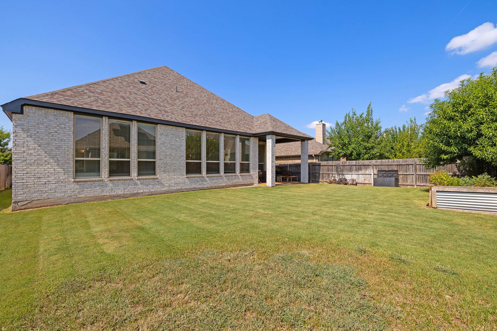 2009 Discovery Well Dr, Liberty Hill, TX 78642