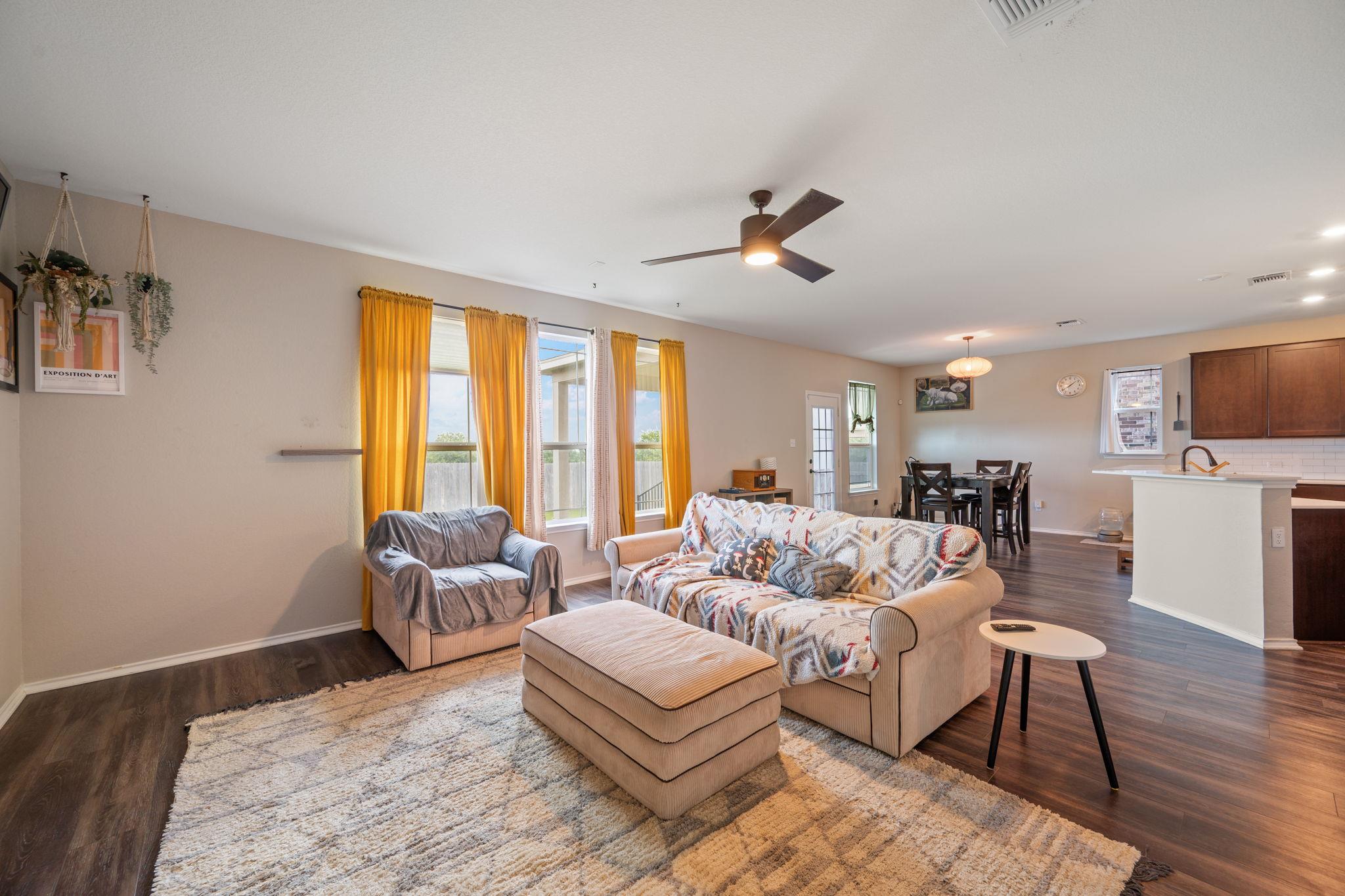 325 Fort William St, Hutto, TX 78634