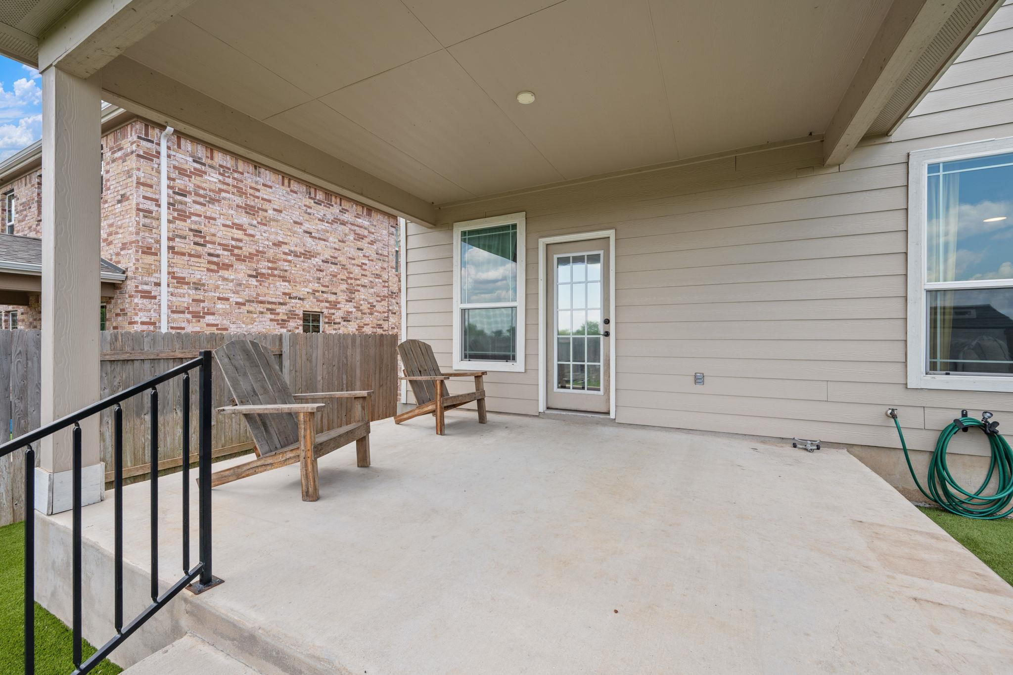 325 Fort William St, Hutto, TX 78634