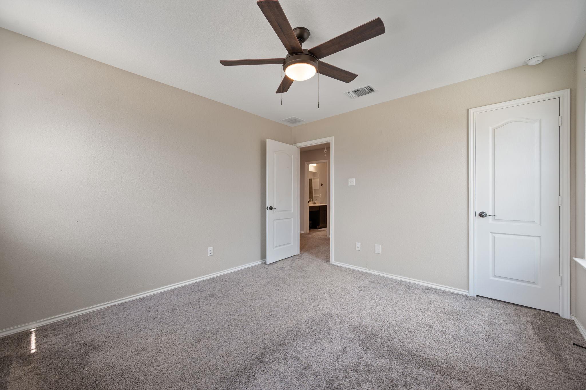 325 Fort William St, Hutto, TX 78634