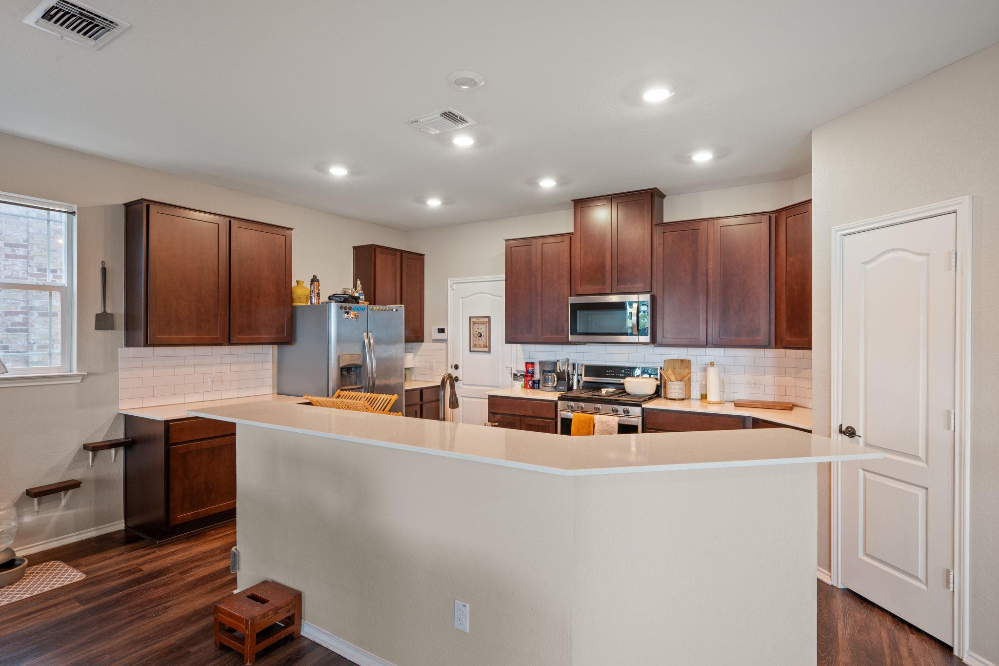 325 Fort William St, Hutto, TX 78634