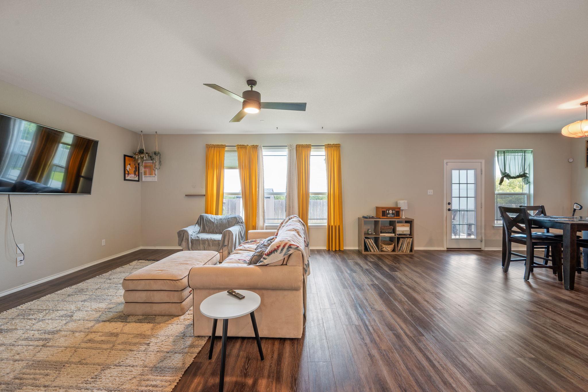 325 Fort William St, Hutto, TX 78634