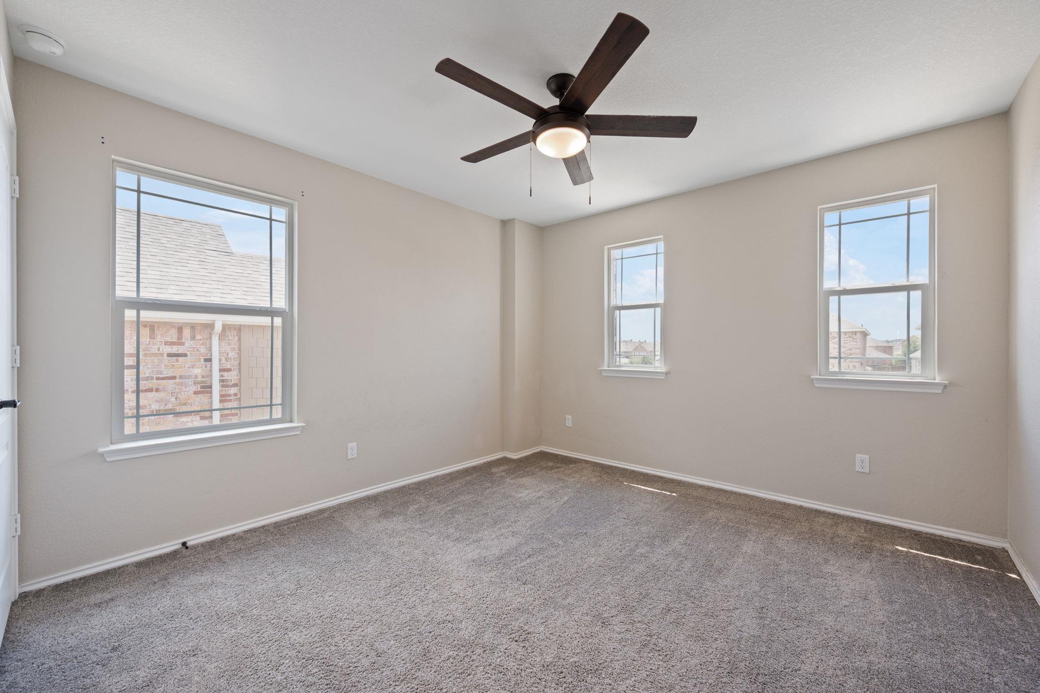 325 Fort William St, Hutto, TX 78634