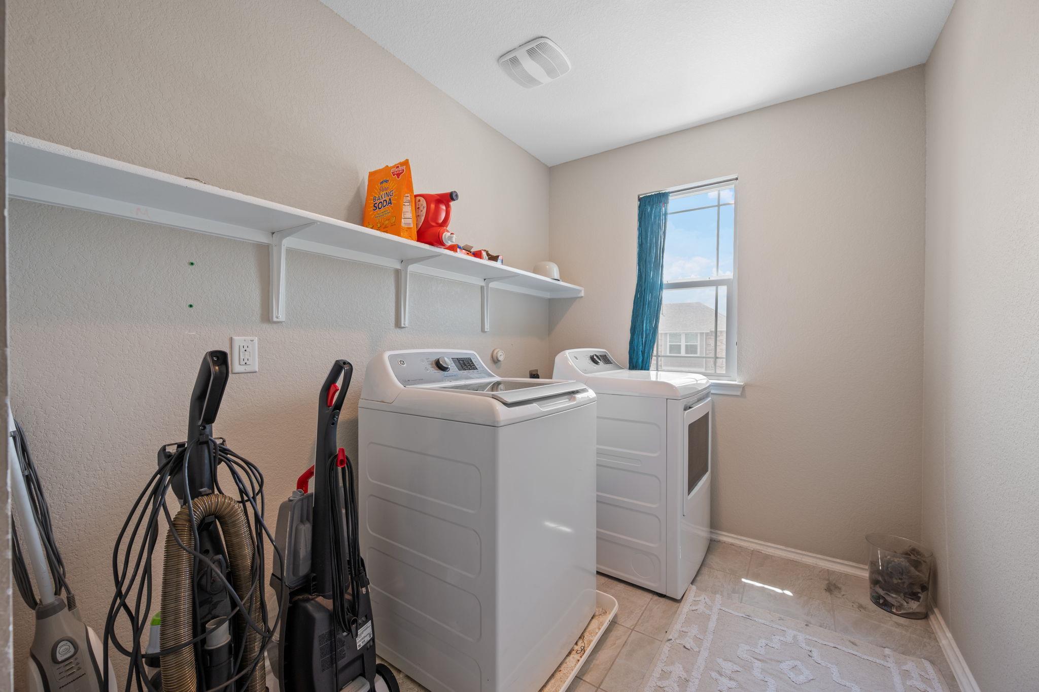 325 Fort William St, Hutto, TX 78634