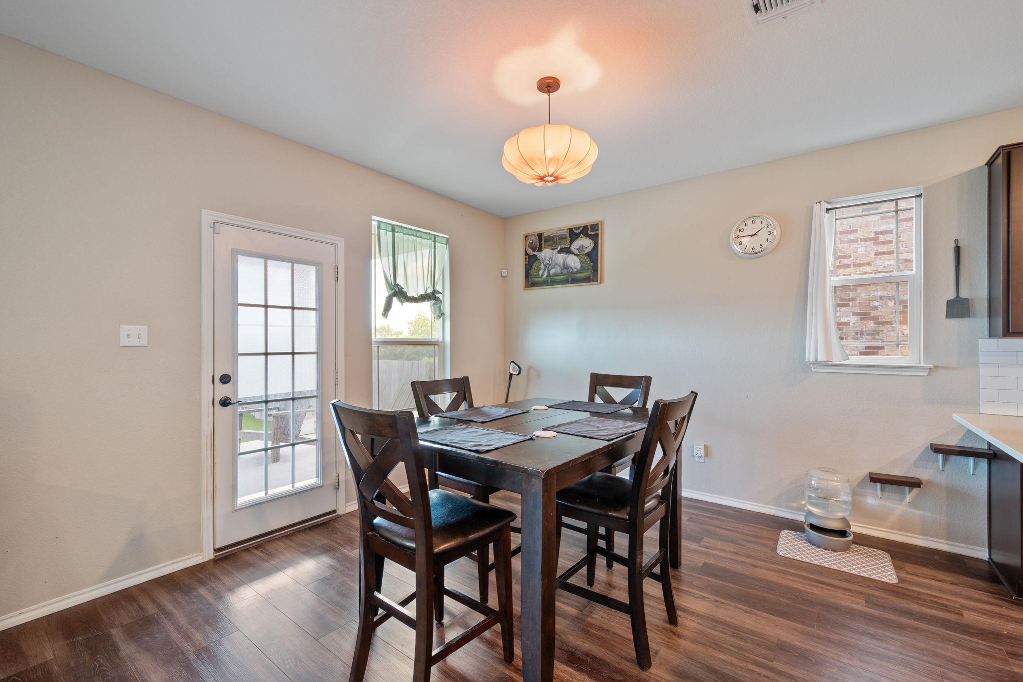 325 Fort William St, Hutto, TX 78634