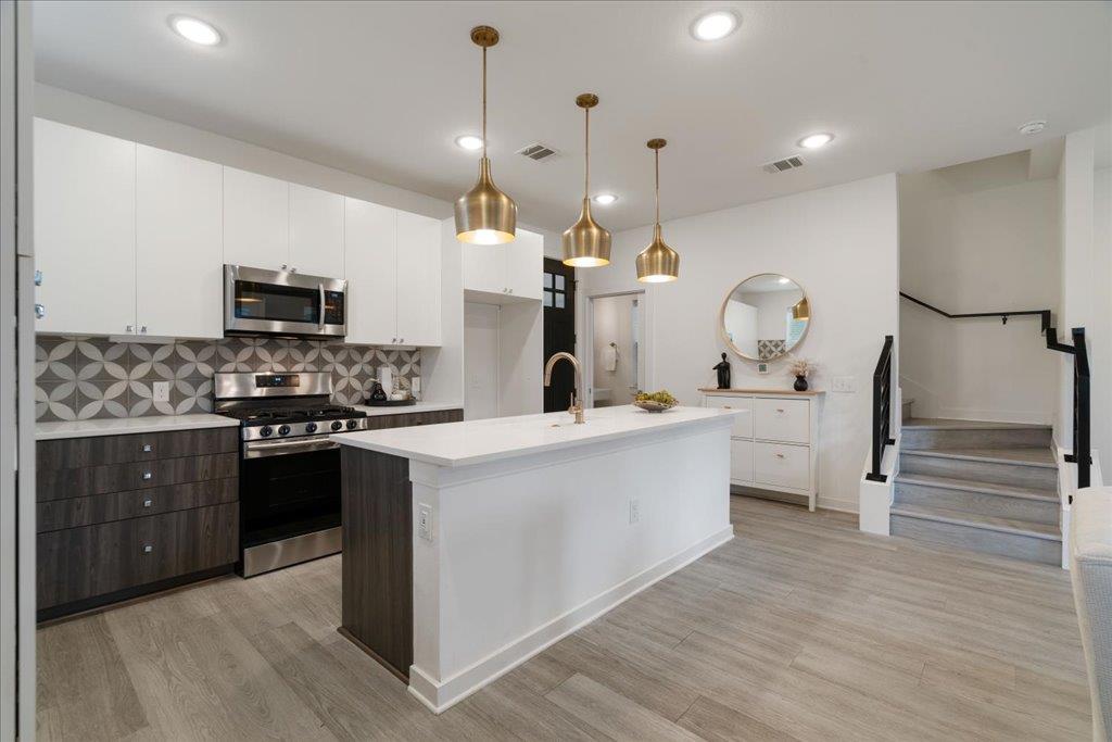 2624 Metcalfe Rd # 10, Austin, TX 78741