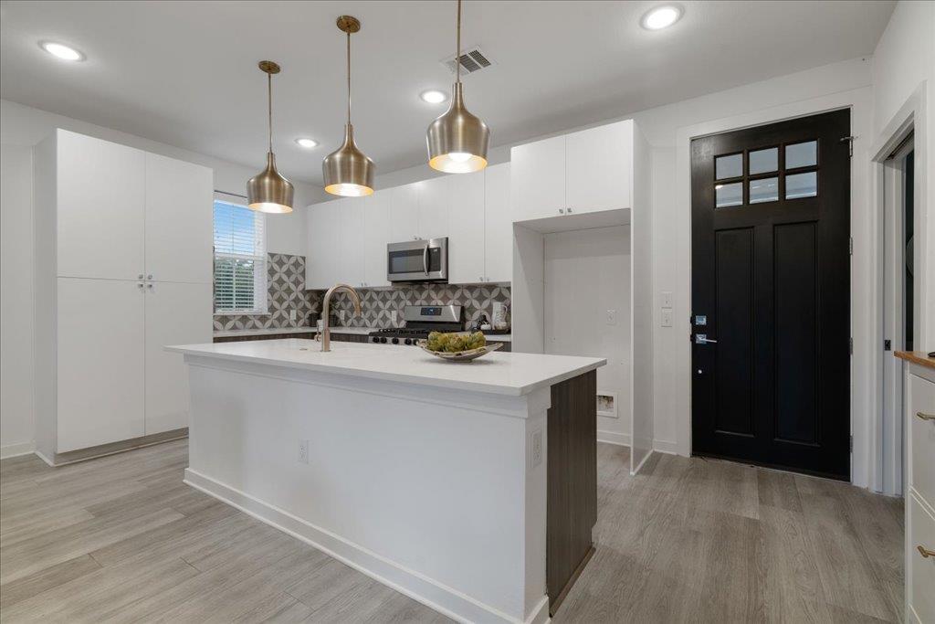 2624 Metcalfe Rd # 10, Austin, TX 78741