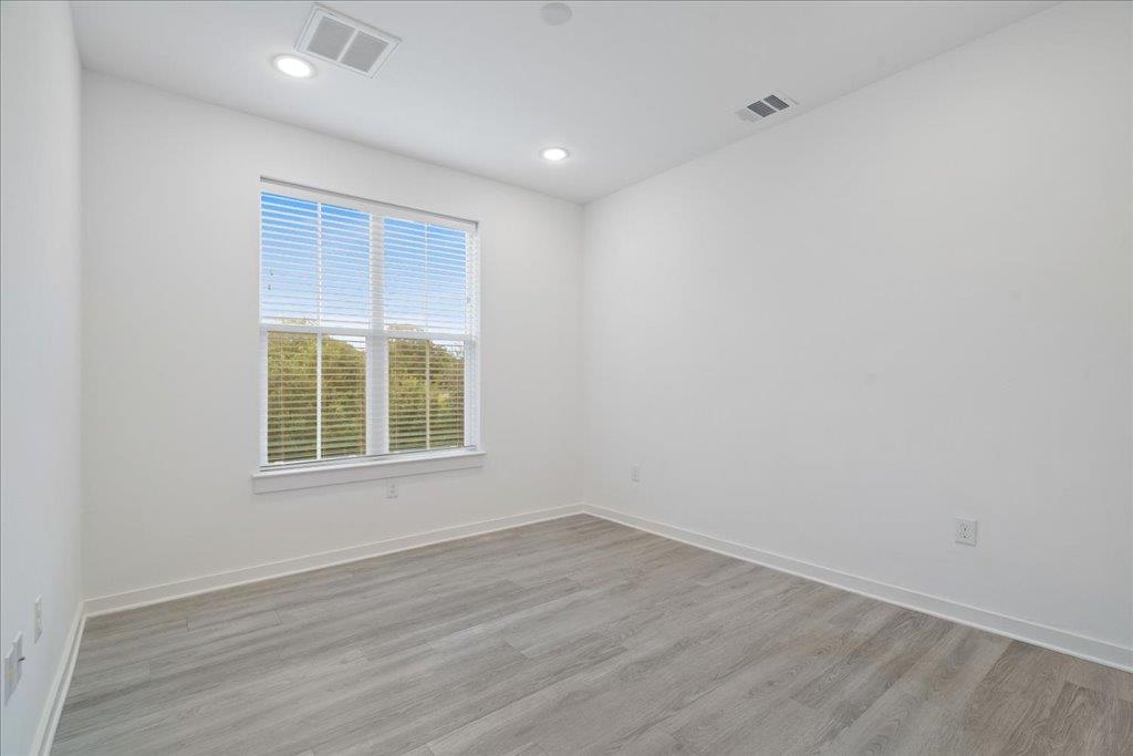 2624 Metcalfe Rd # 10, Austin, TX 78741