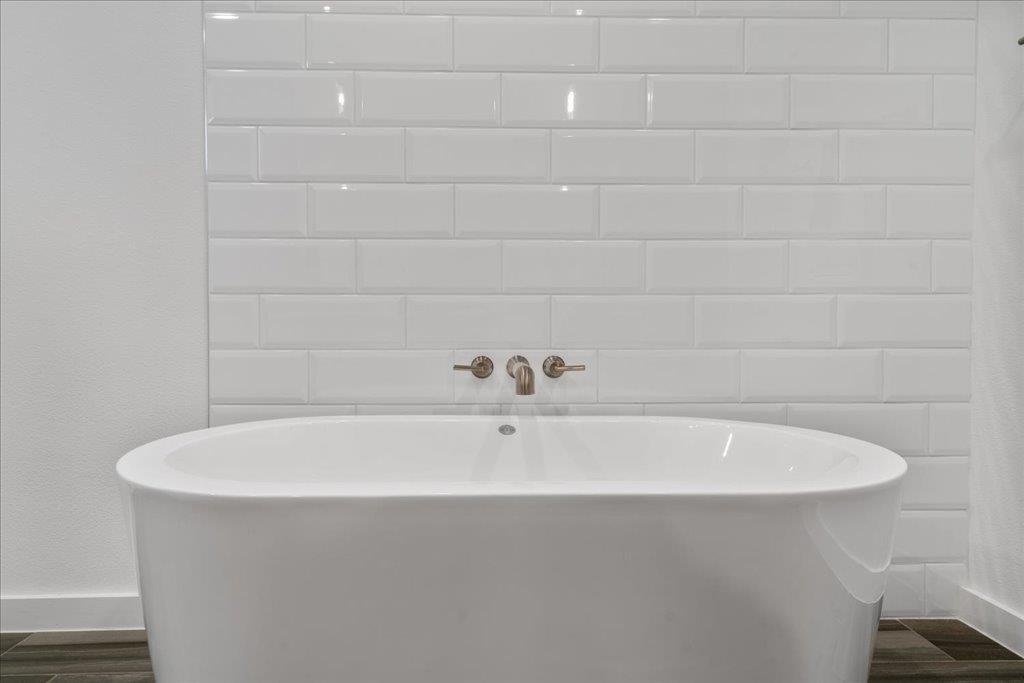 2624 Metcalfe Rd # 10, Austin, TX 78741