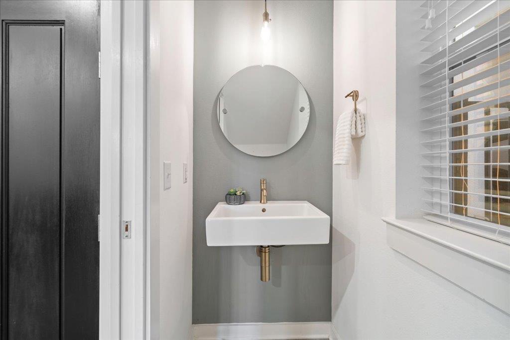 2624 Metcalfe Rd # 10, Austin, TX 78741