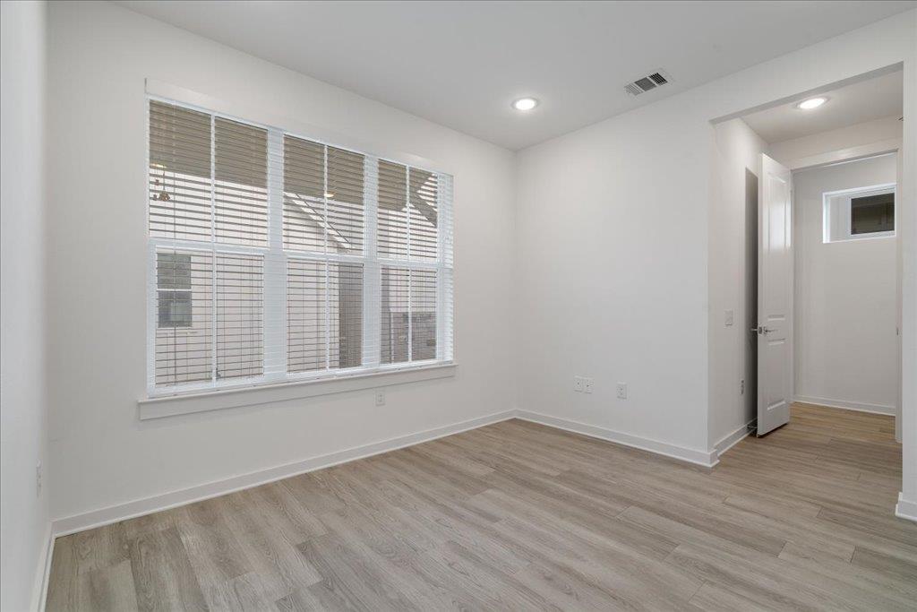 2624 Metcalfe Rd # 10, Austin, TX 78741