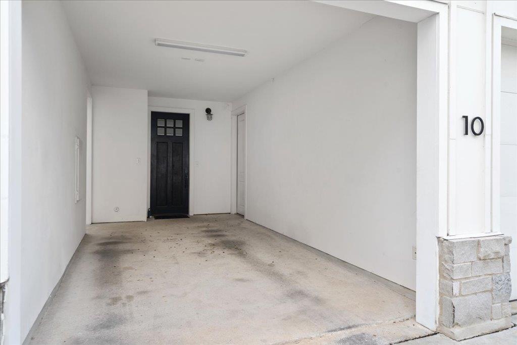 2624 Metcalfe Rd # 10, Austin, TX 78741