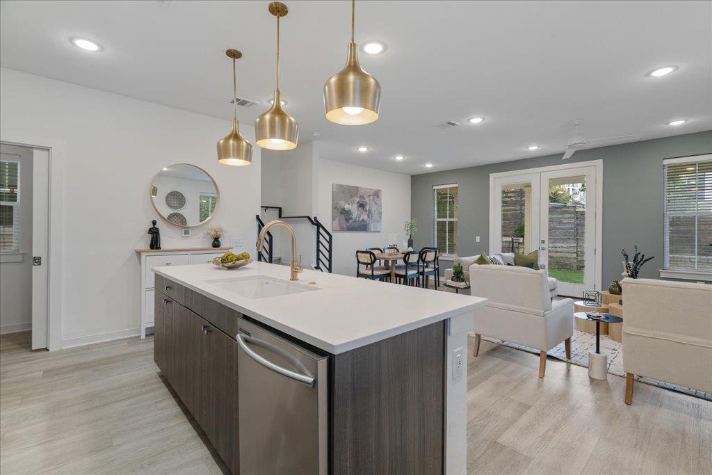 2624 Metcalfe Rd # 10, Austin, TX 78741