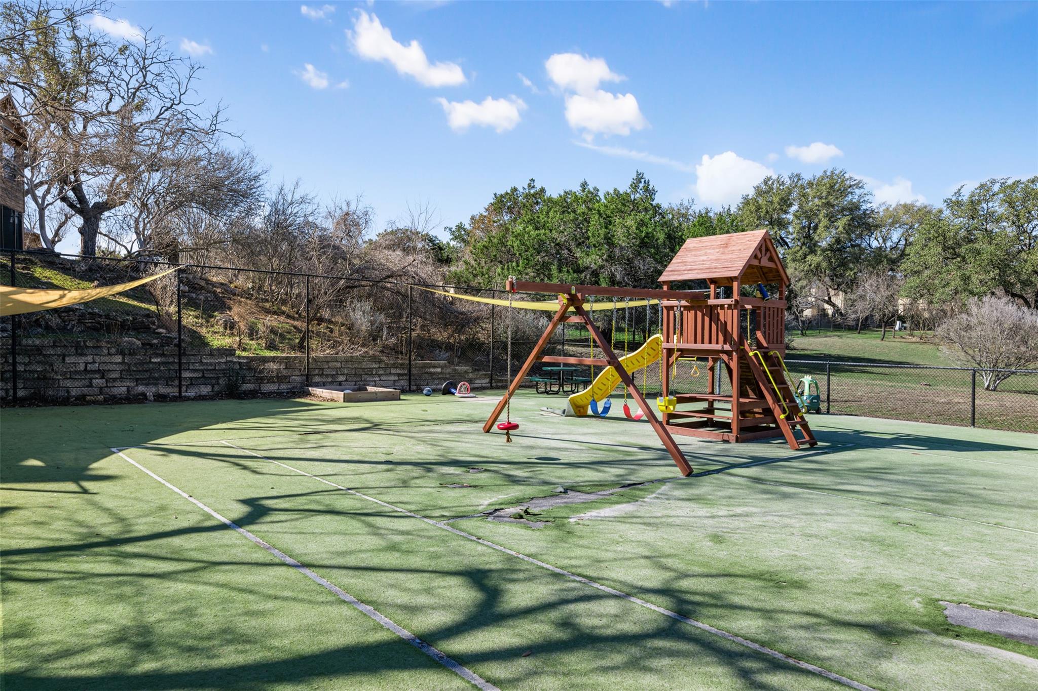 335 Harbor Dr, Spicewood, TX 78669