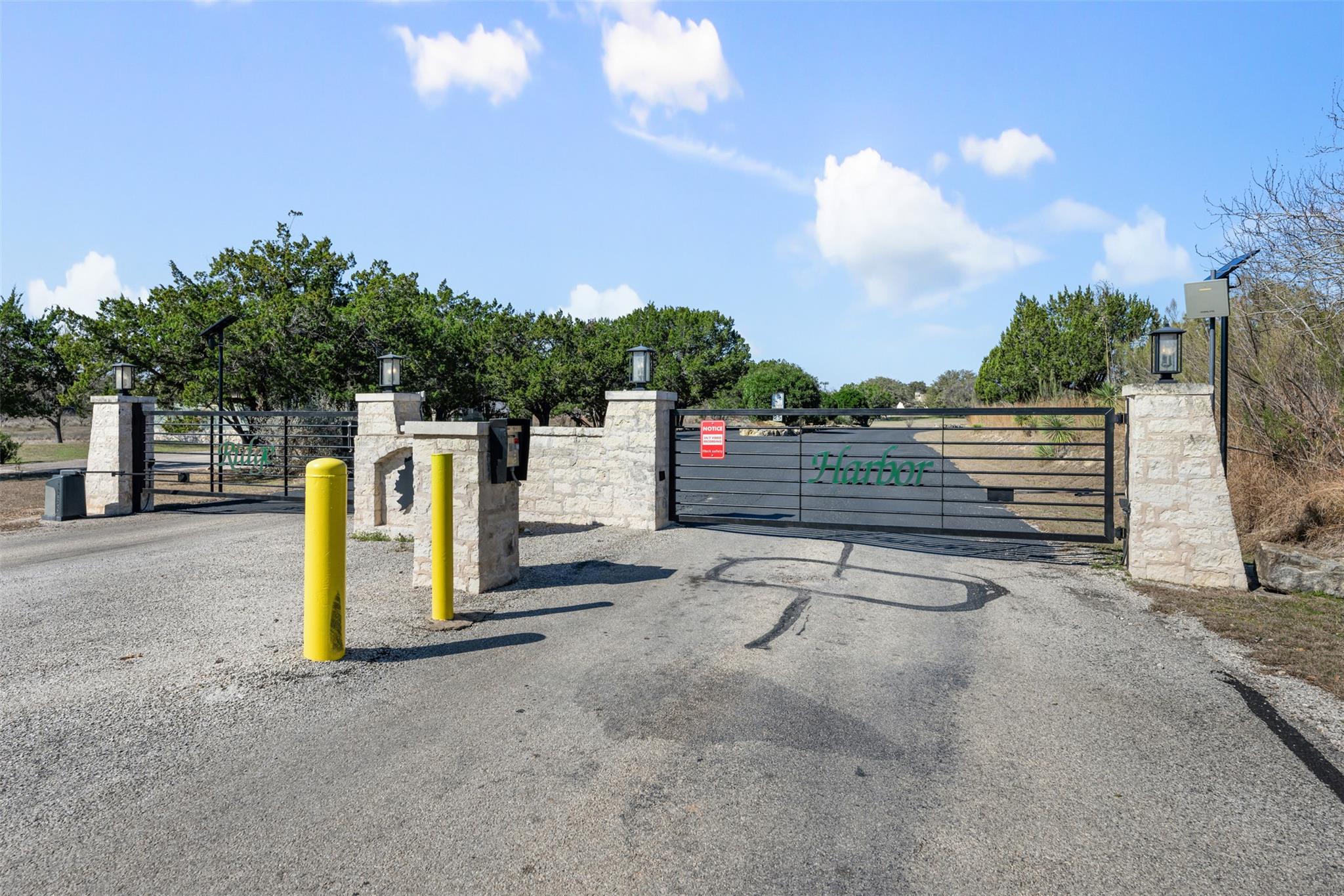 335 Harbor Dr, Spicewood, TX 78669