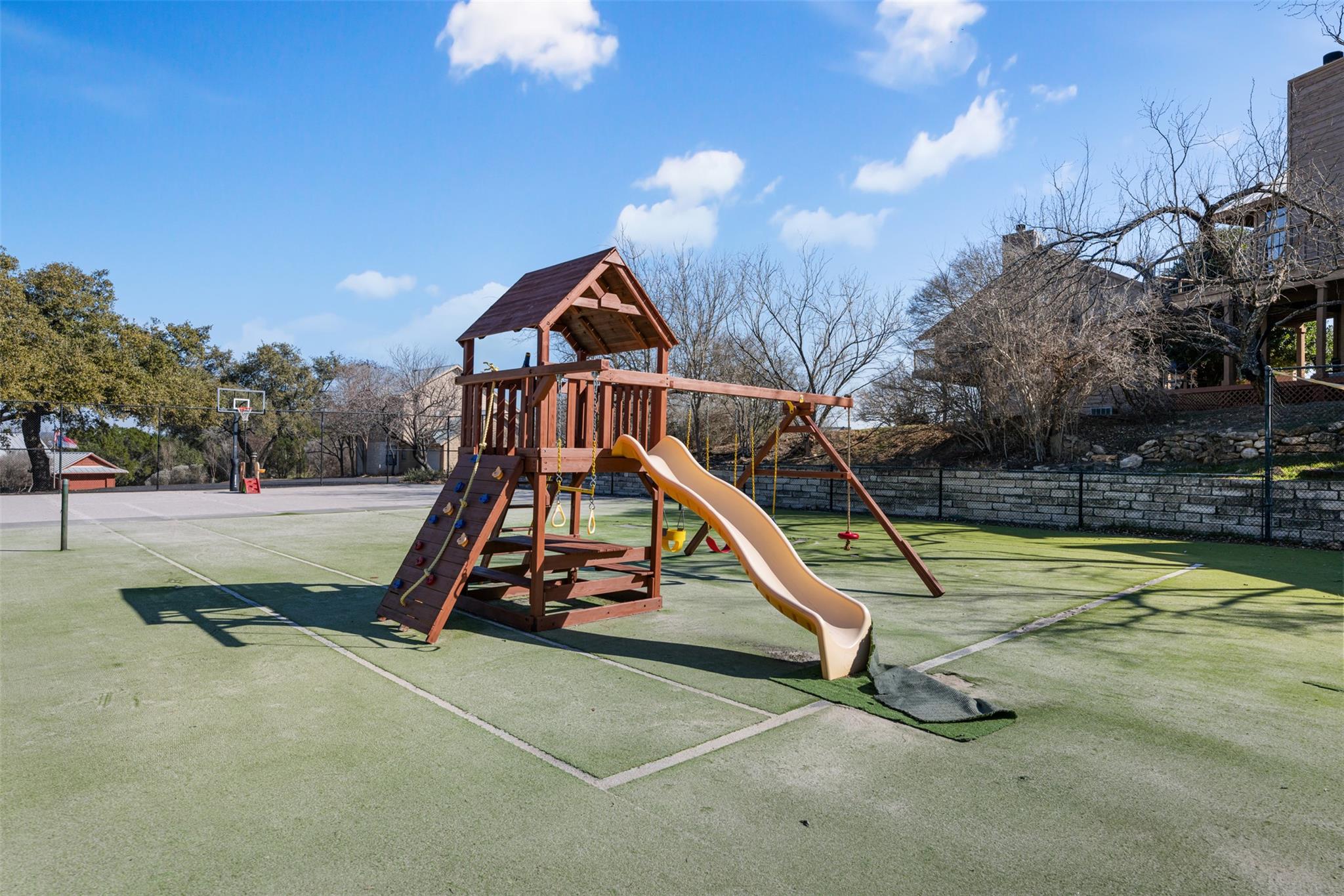 335 Harbor Dr, Spicewood, TX 78669