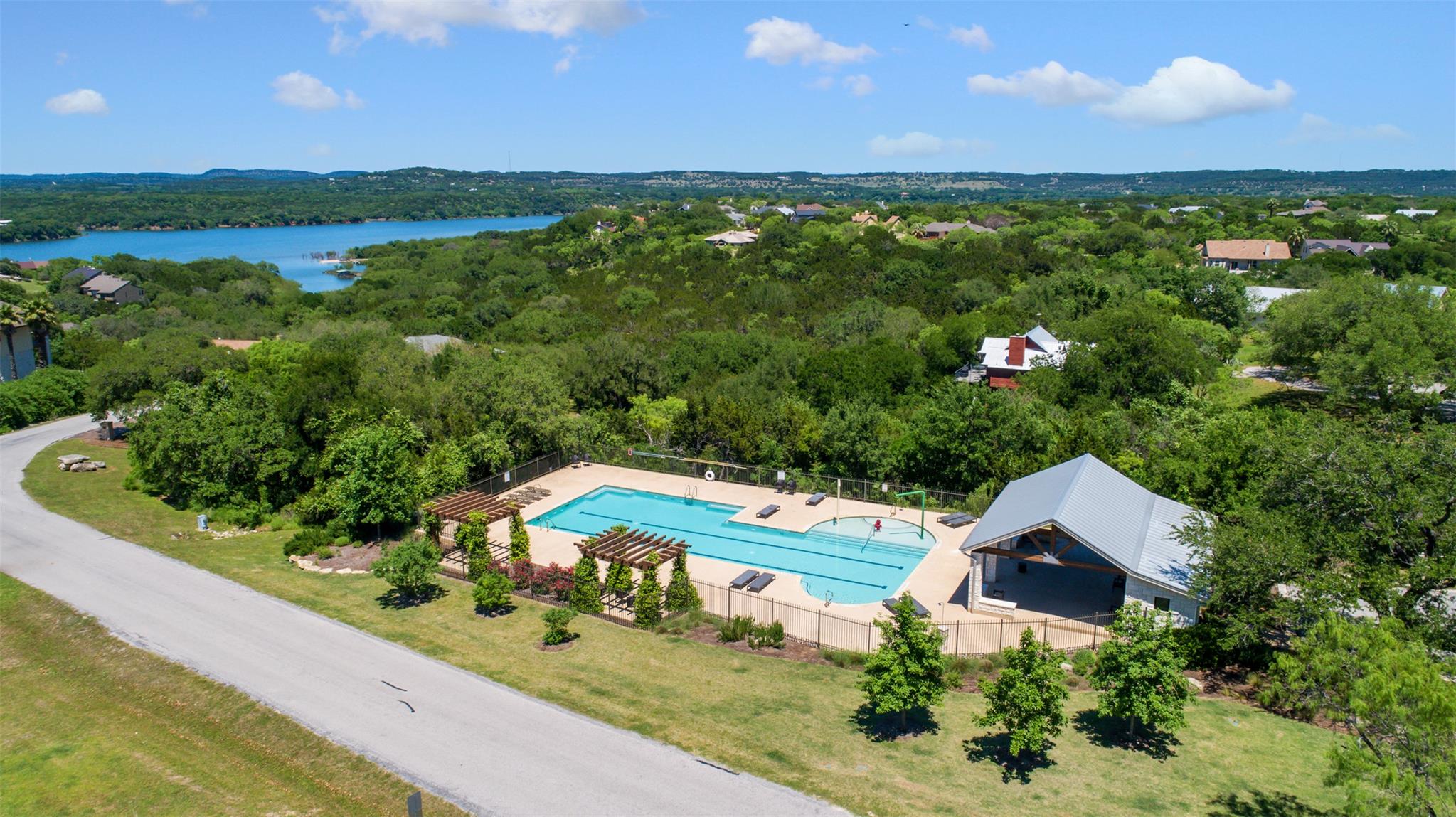 335 Harbor Dr, Spicewood, TX 78669