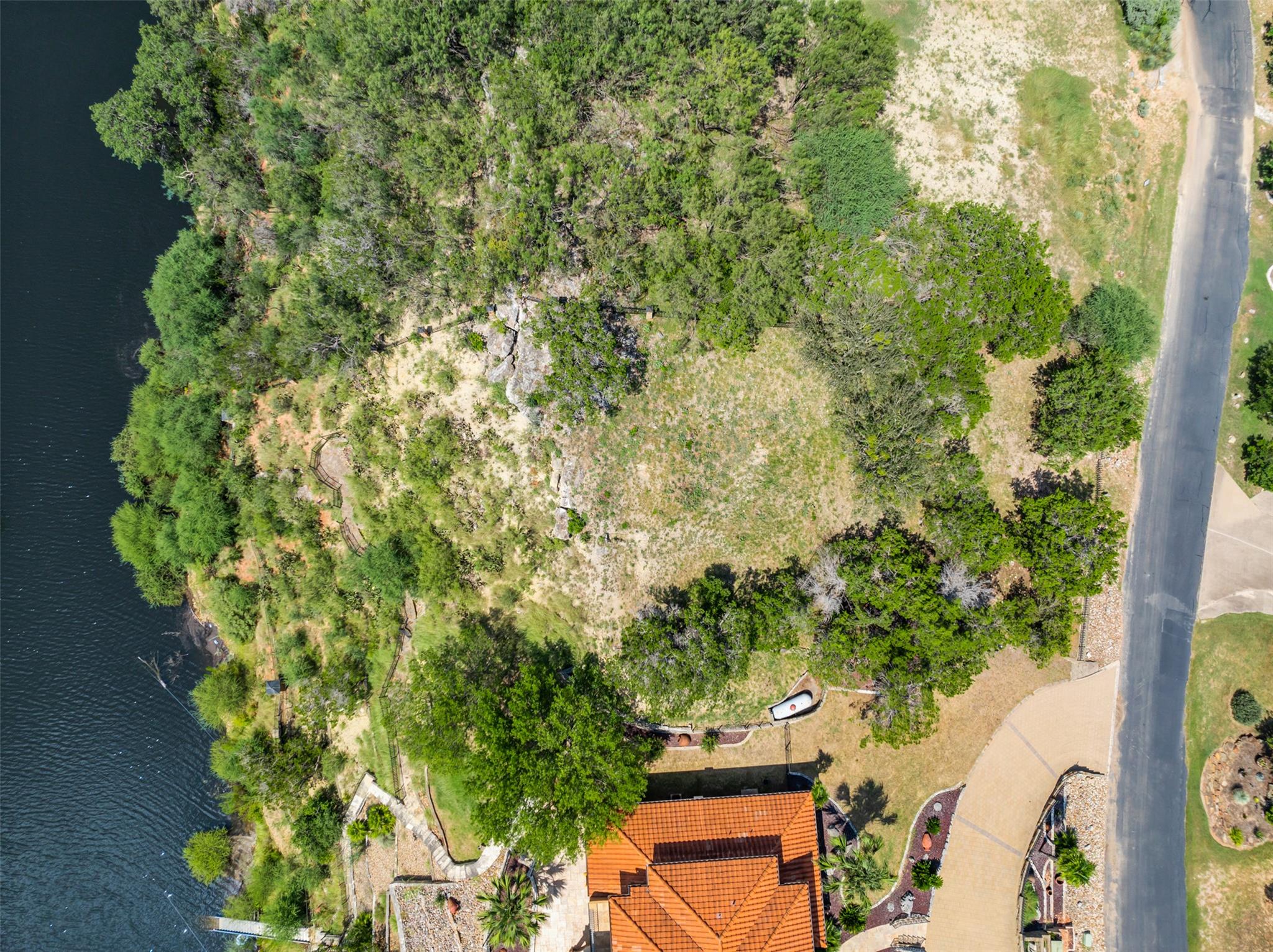 335 Harbor Dr, Spicewood, TX 78669