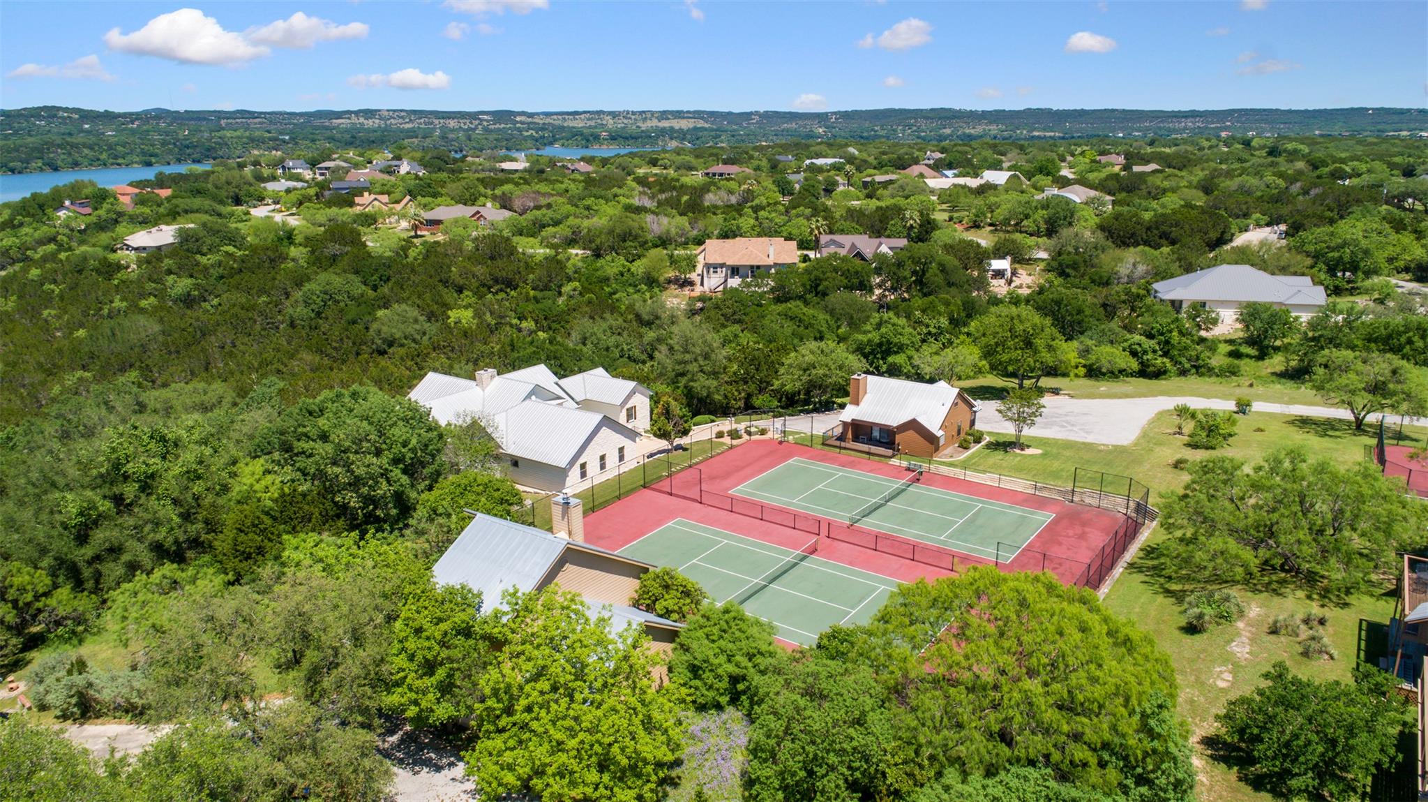 335 Harbor Dr, Spicewood, TX 78669