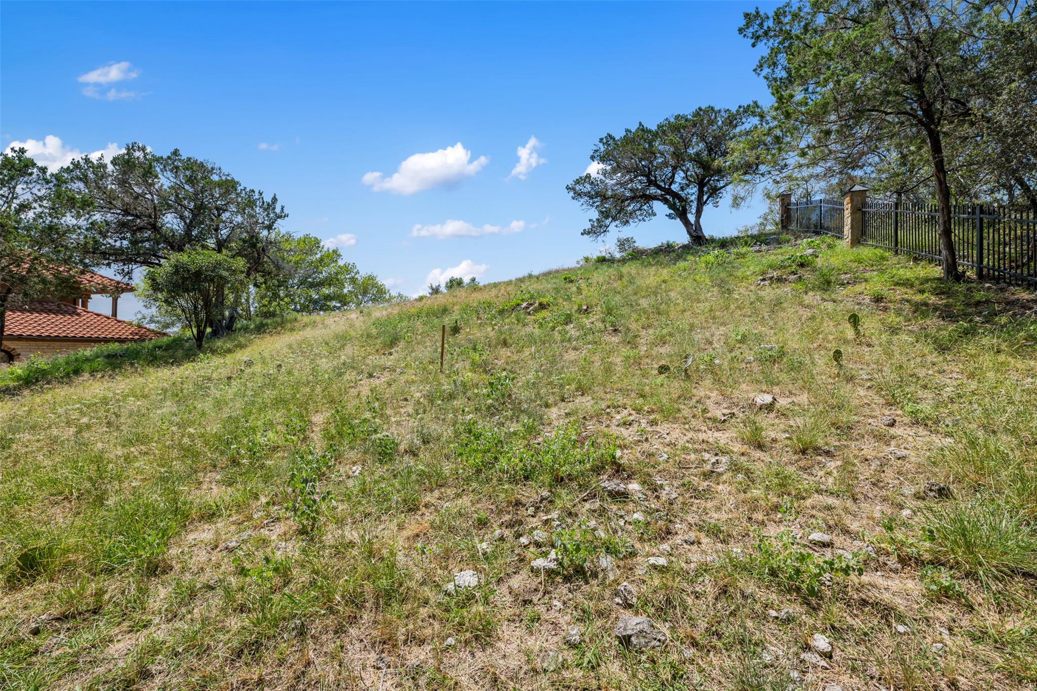 335 Harbor Dr, Spicewood, TX 78669