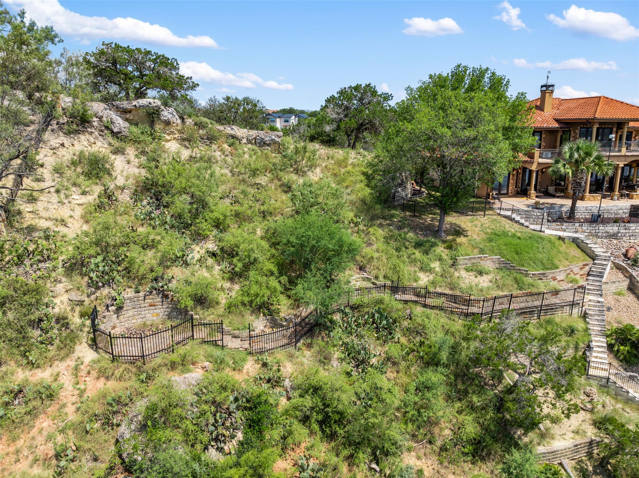 335 Harbor Dr, Spicewood, TX 78669