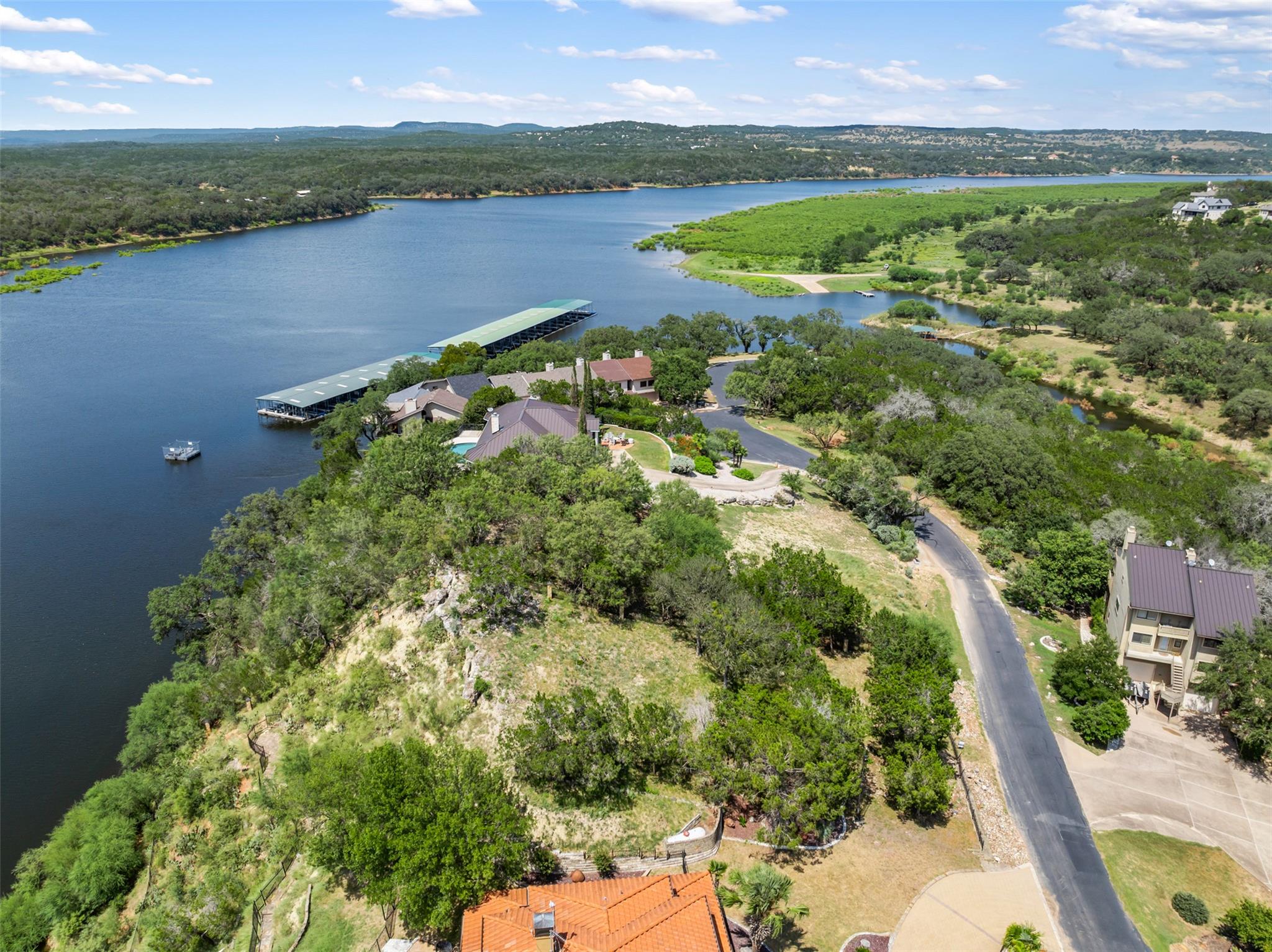 335 Harbor Dr, Spicewood, TX 78669