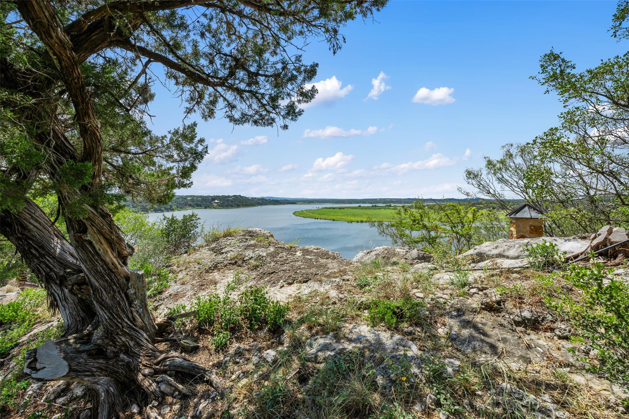 335 Harbor Dr, Spicewood, TX 78669