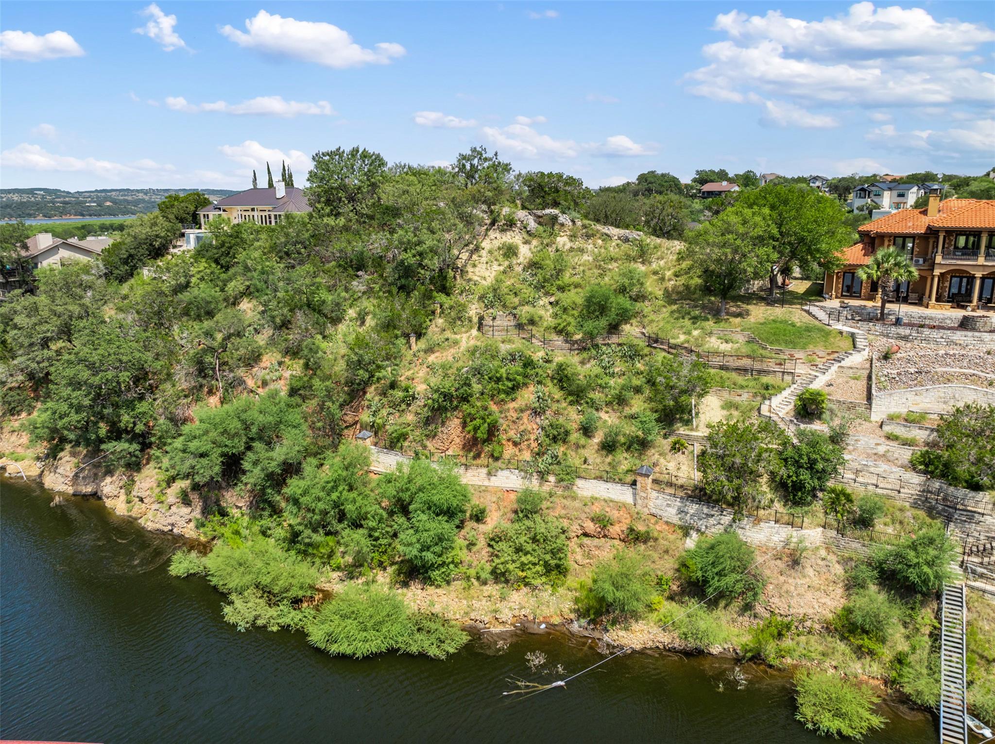 335 Harbor Dr, Spicewood, TX 78669