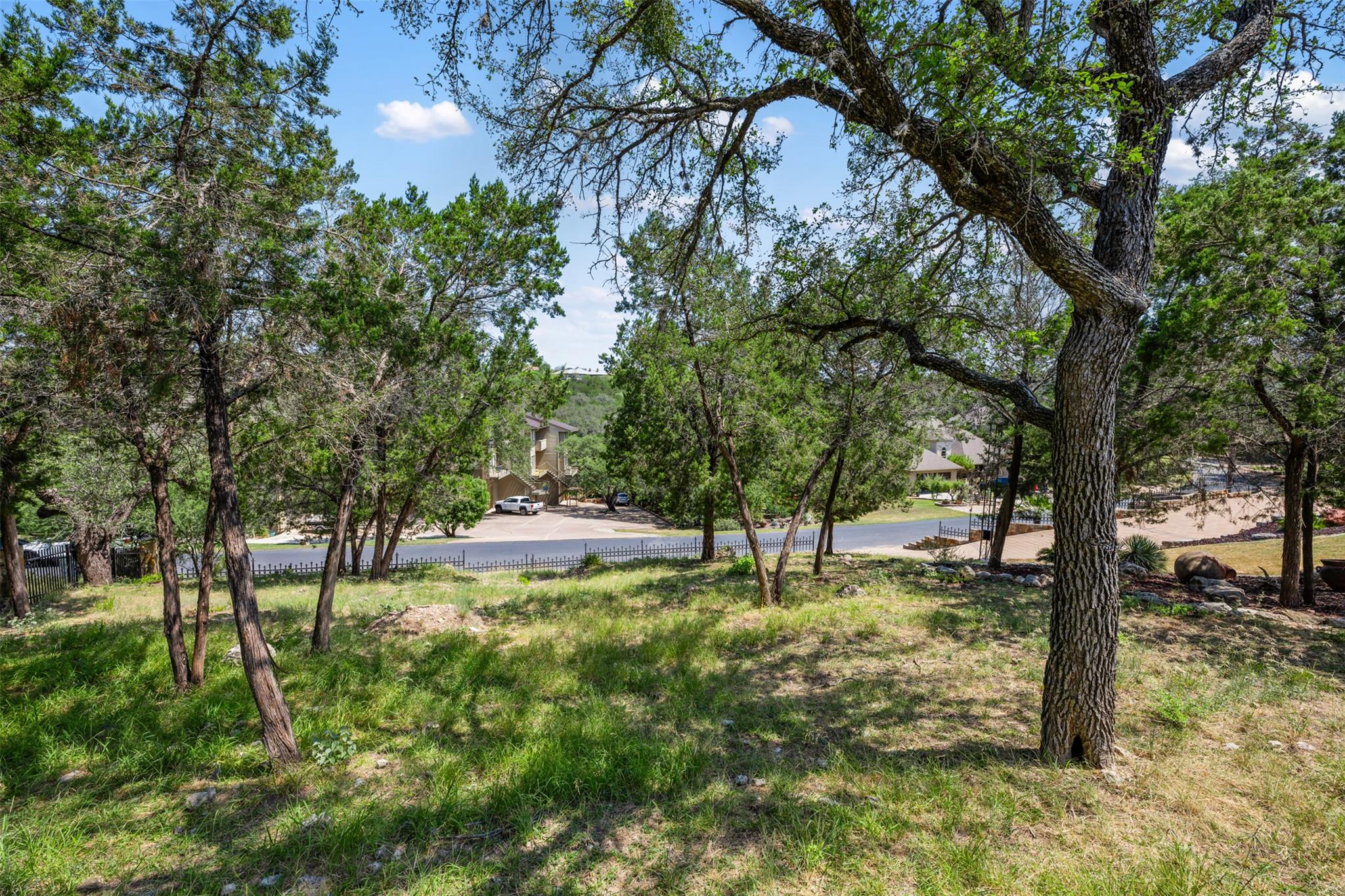 335 Harbor Dr, Spicewood, TX 78669