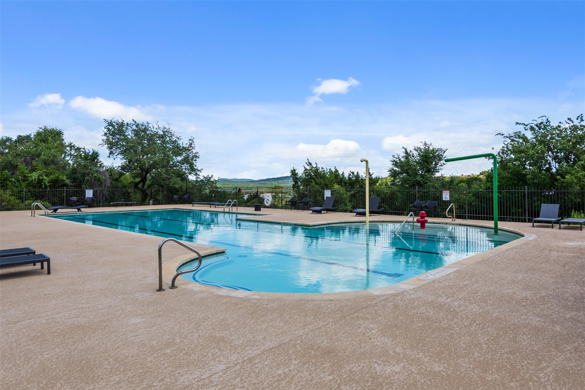 335 Harbor Dr, Spicewood, TX 78669