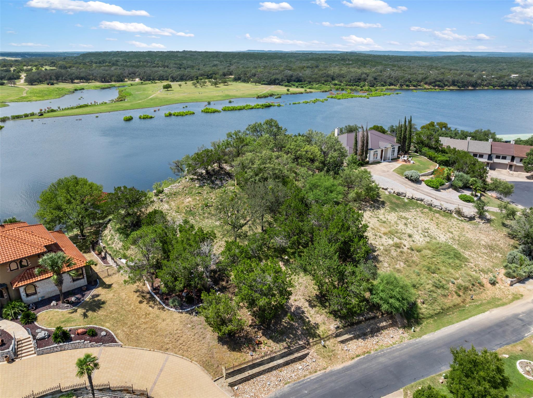 335 Harbor Dr, Spicewood, TX 78669