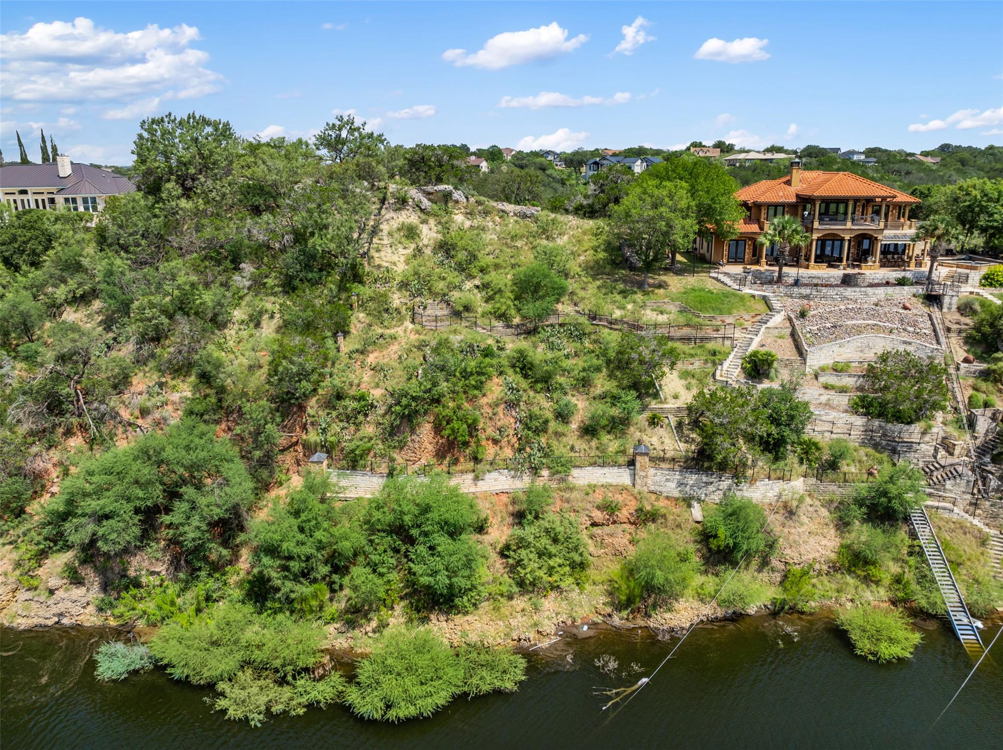 335 Harbor Dr, Spicewood, TX 78669