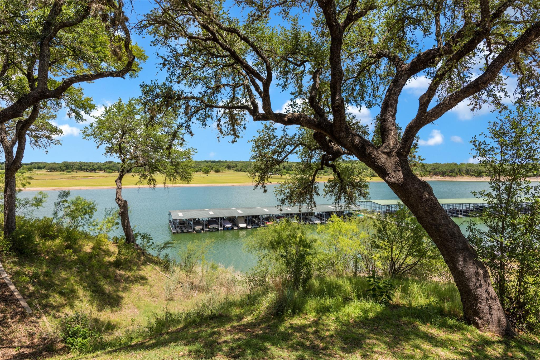 335 Harbor Dr, Spicewood, TX 78669