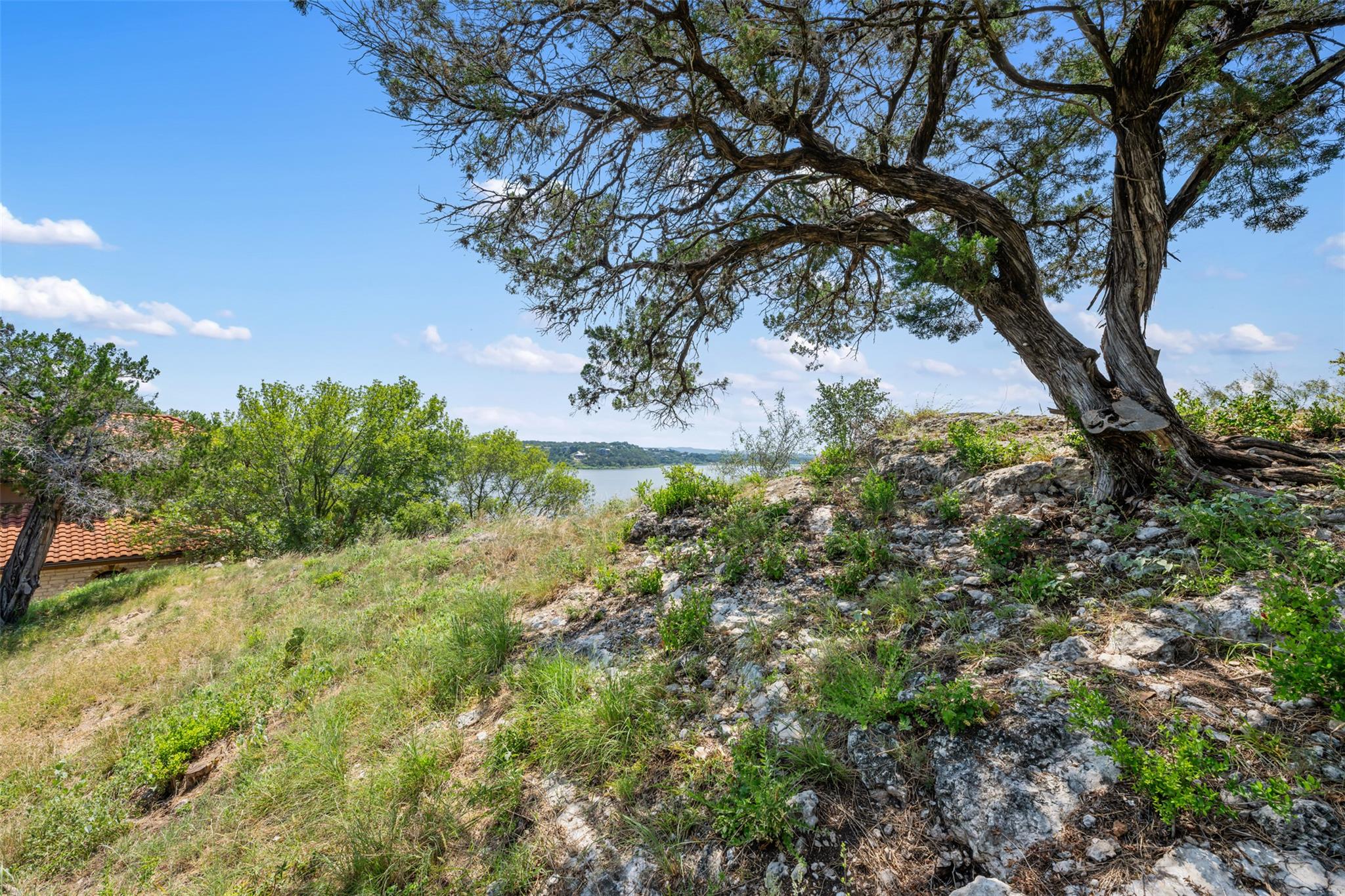 335 Harbor Dr, Spicewood, TX 78669