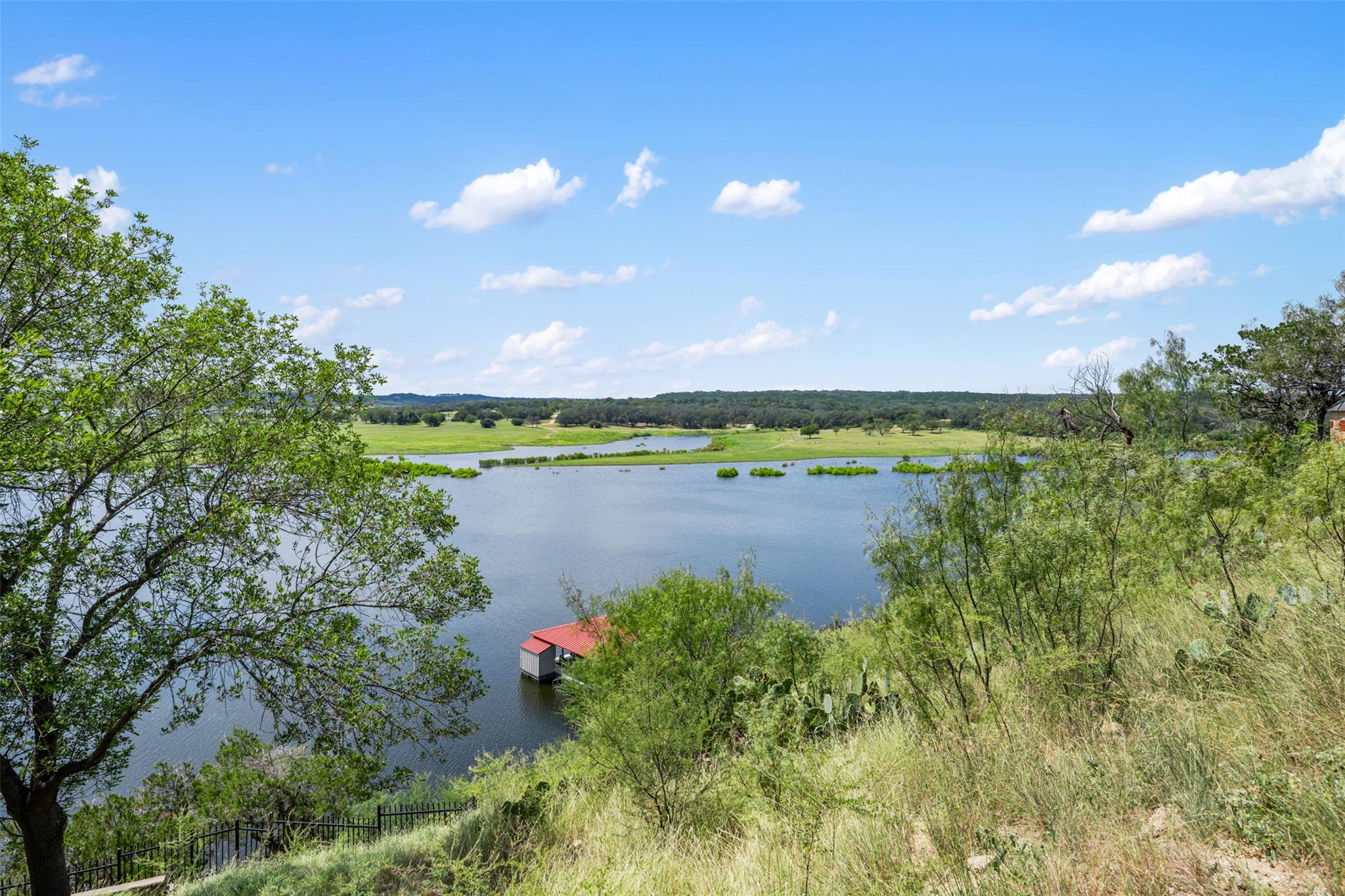 335 Harbor Dr, Spicewood, TX 78669