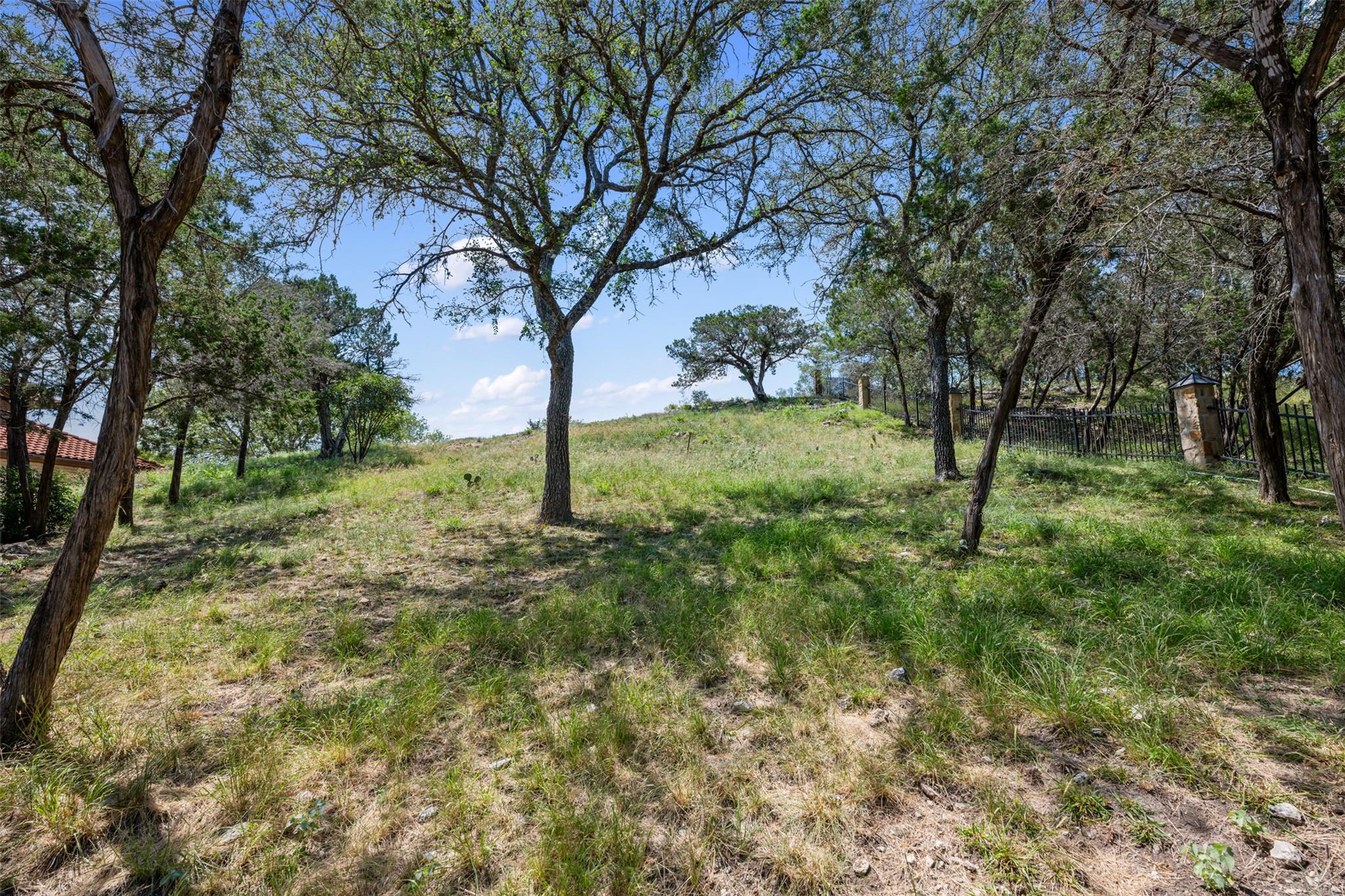 335 Harbor Dr, Spicewood, TX 78669