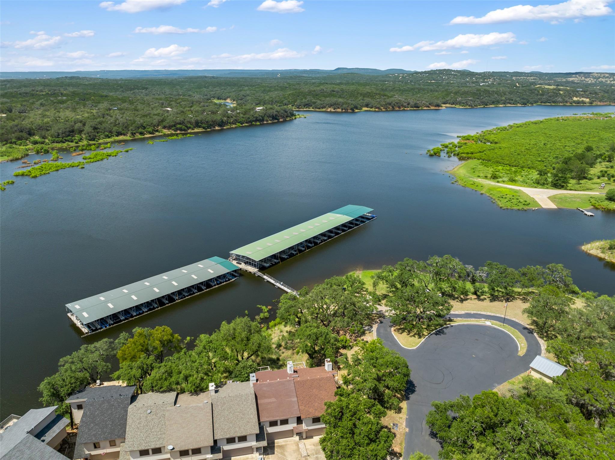 335 Harbor Dr, Spicewood, TX 78669