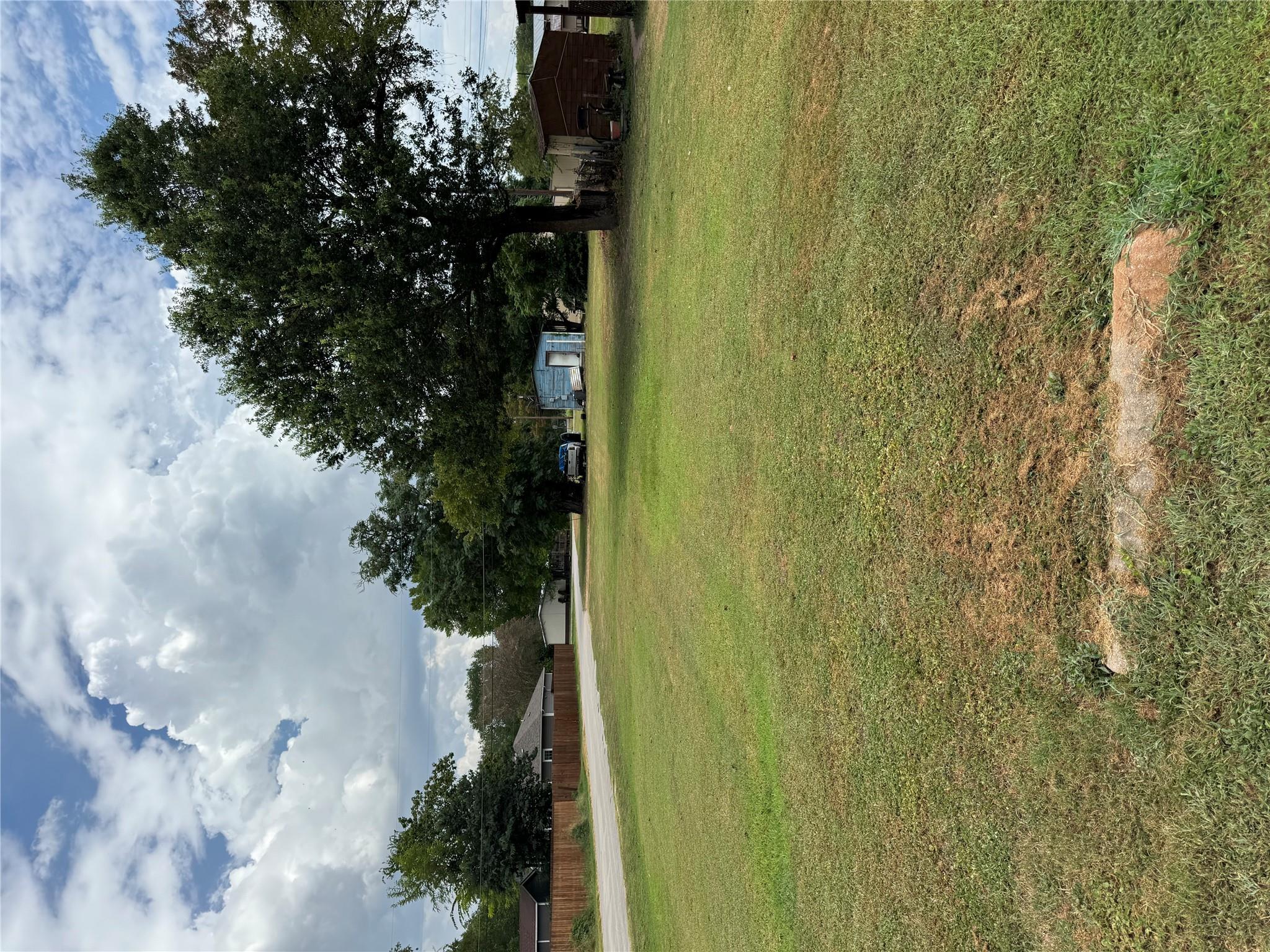 501 Hill St, Smithville, TX 78957