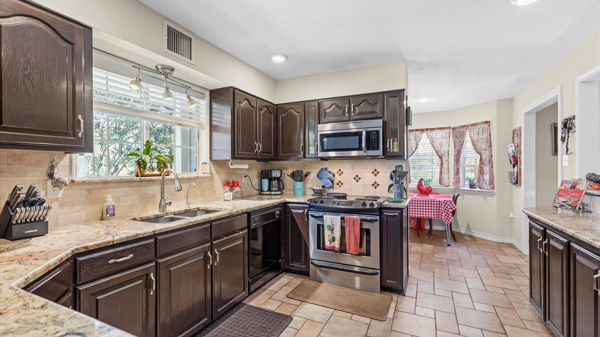 689 Abels Way, Canyon Lake, TX 78133