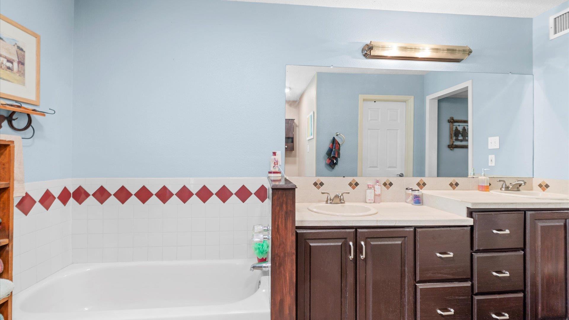 689 Abels Way, Canyon Lake, TX 78133